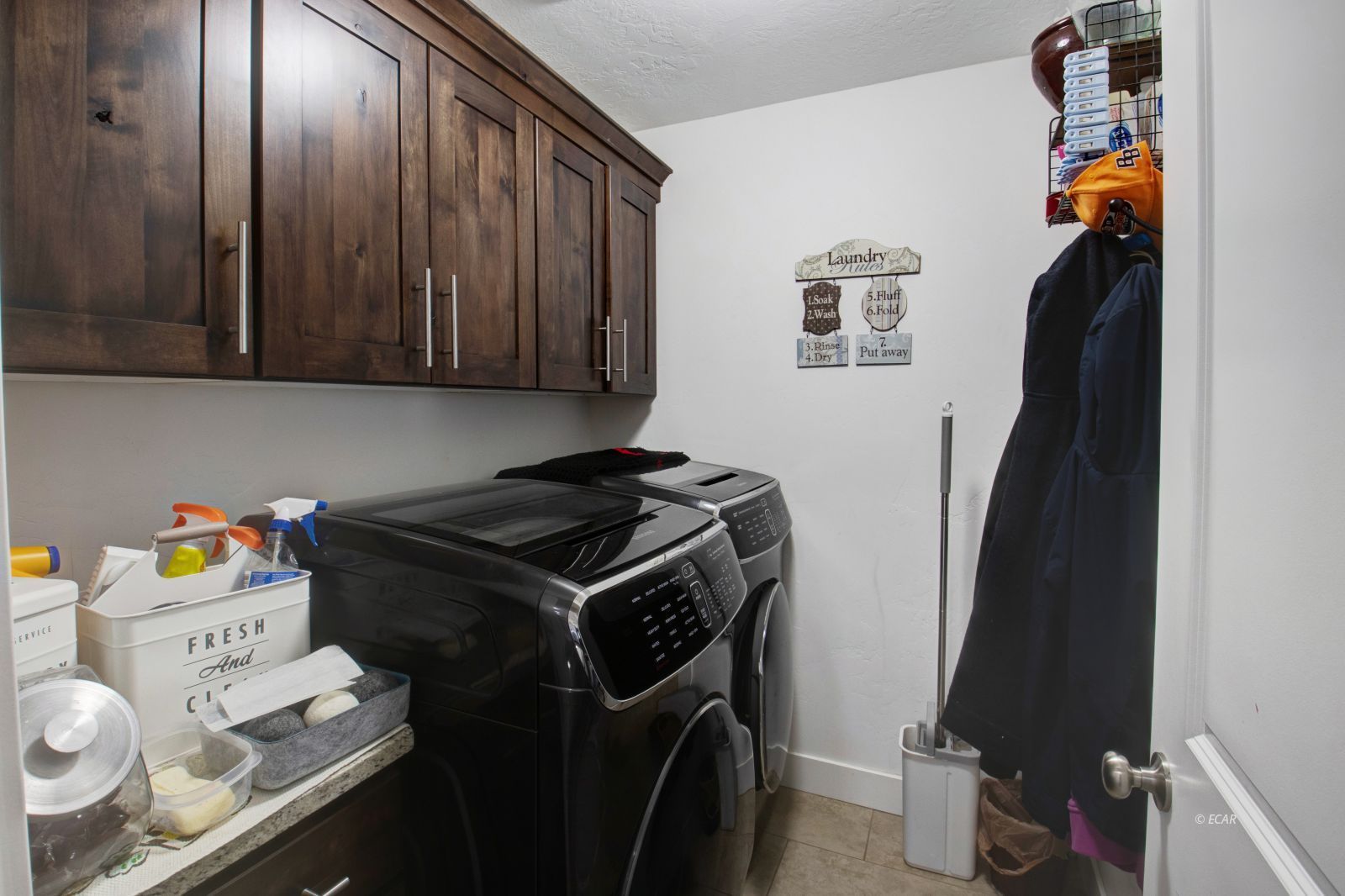 Elko, Nevada, 89801, United States, 6 Bedrooms Bedrooms, ,3 BathroomsBathrooms,Residential,For Sale,1868372