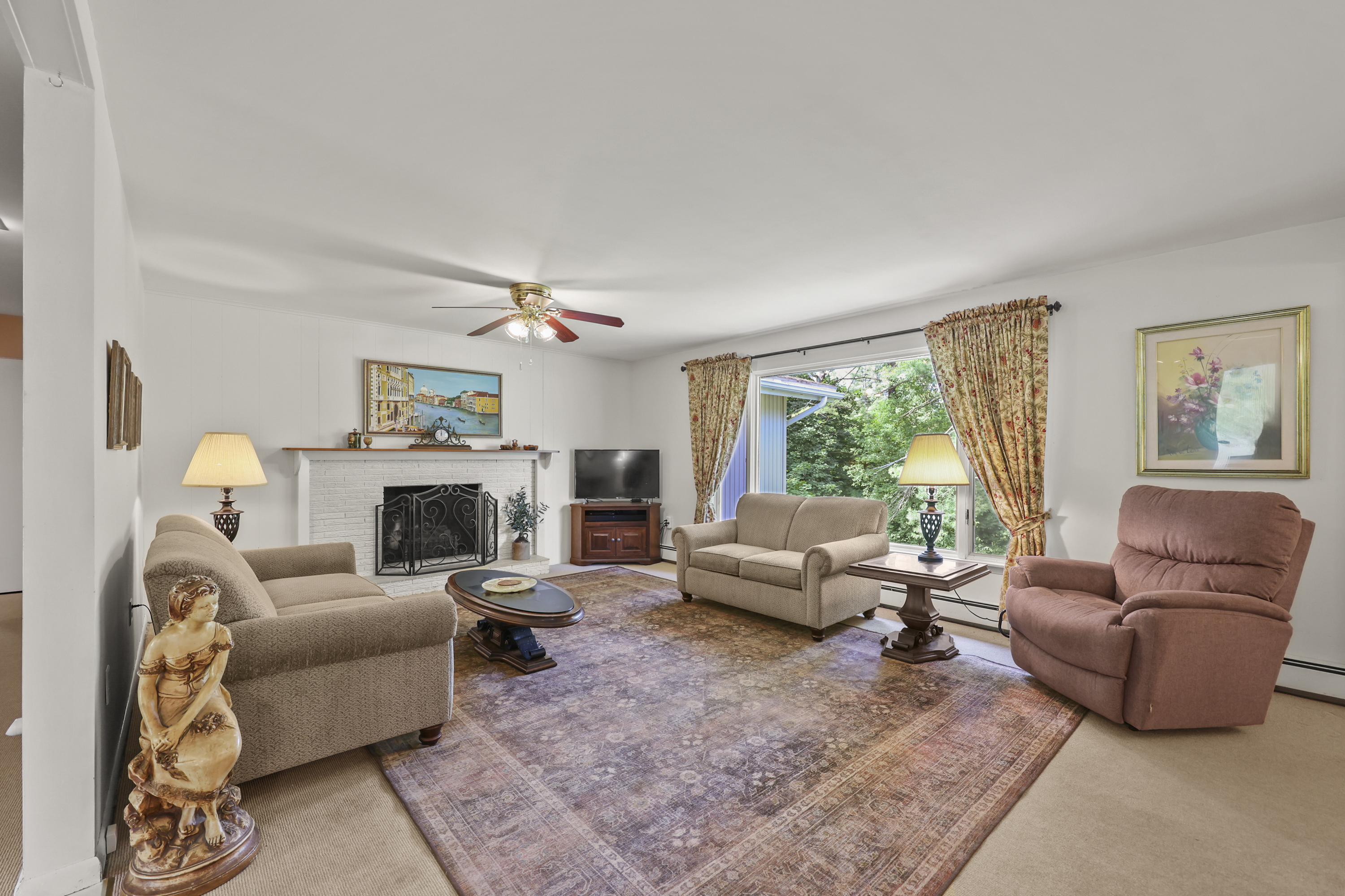  Immaculate 4 Bed Ranch with 3-Season Porch near Lake Onota - 物件實景