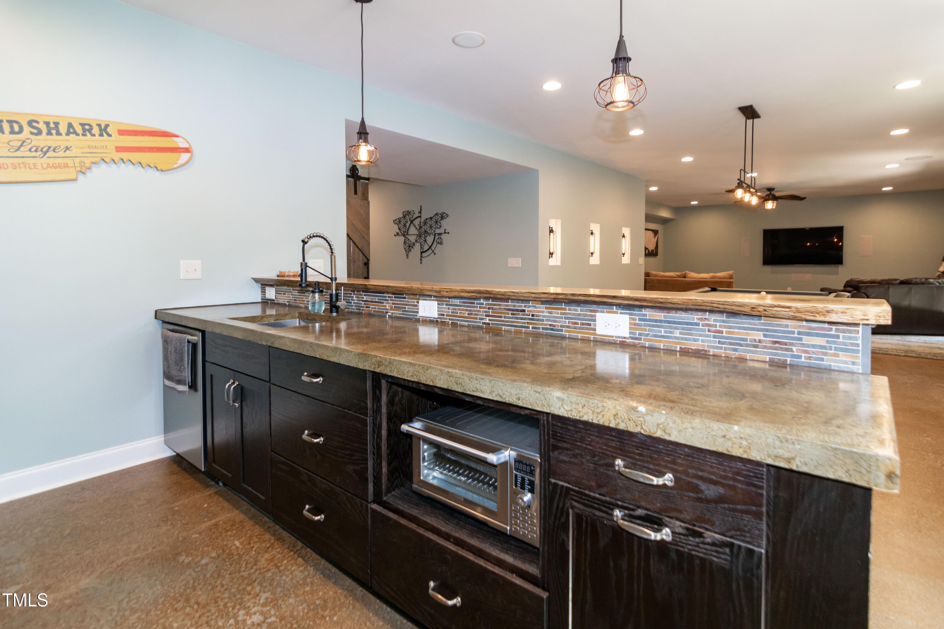Raleigh, North Carolina, 27606, United States, 4 Bedrooms Bedrooms, ,4 BathroomsBathrooms,Residential,For Sale,1794802
