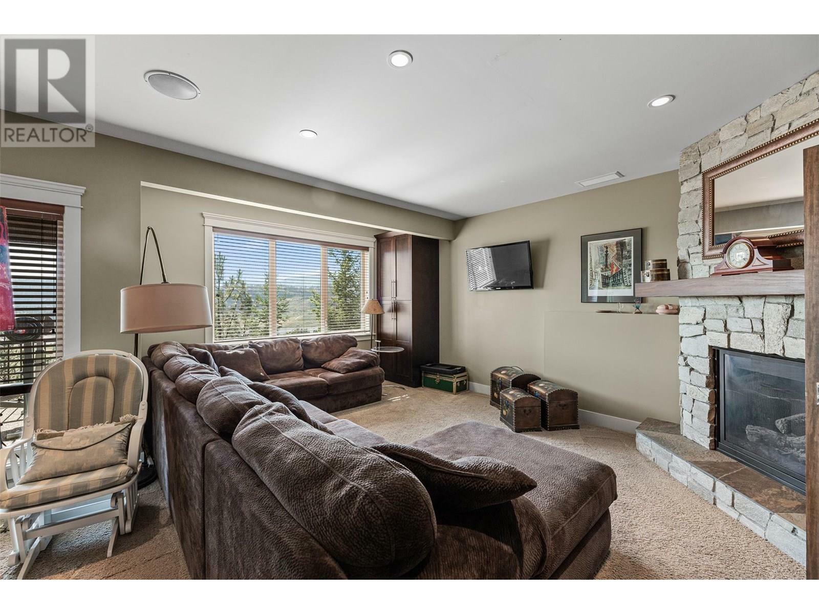 KELOWNA, British Columbia, V1V 2Z3, CA, 4 Bedrooms Bedrooms, ,2 BathroomsBathrooms,Residential,For Sale,1859444
