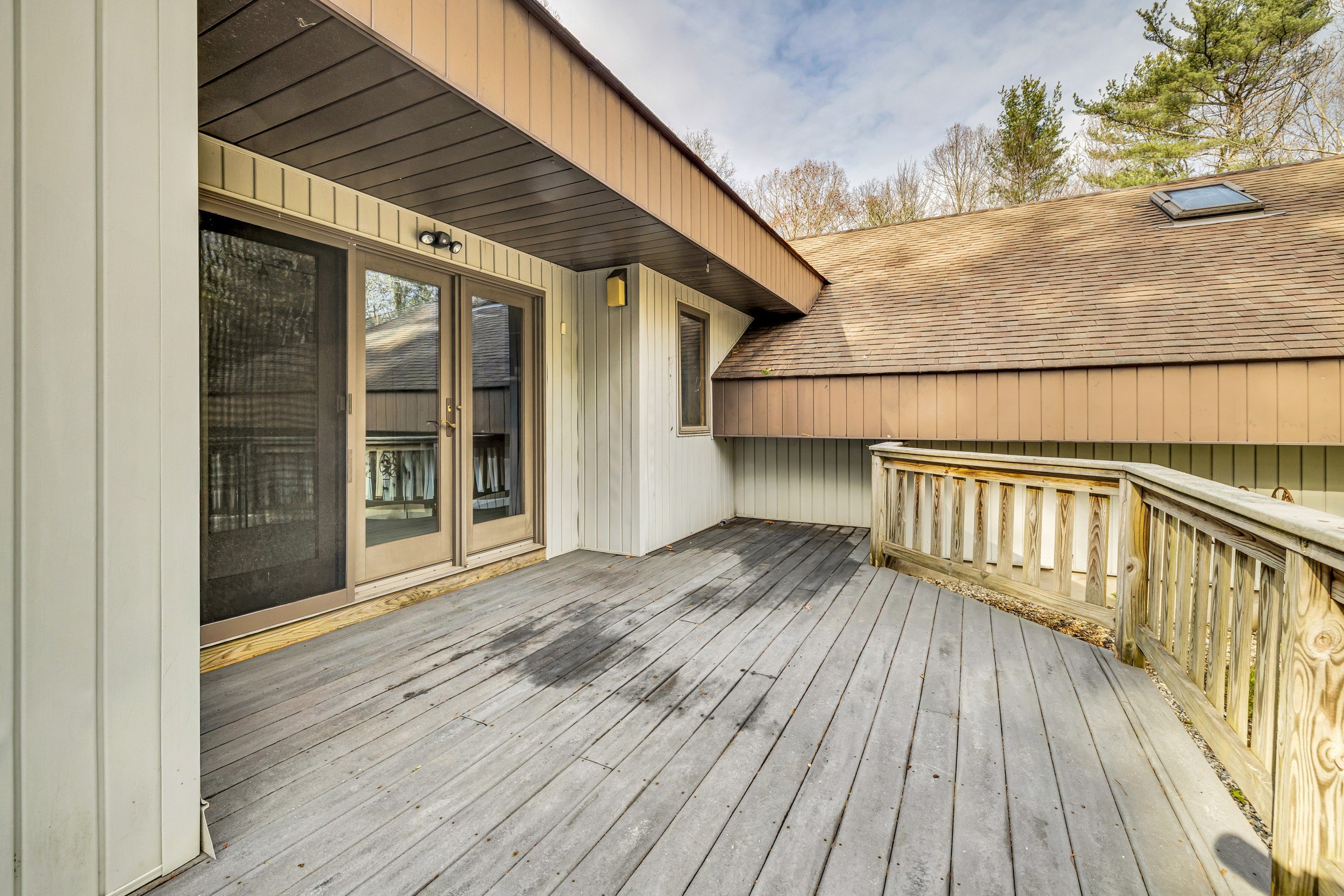 Granby, Connecticut, 06060, United States, 3 Bedrooms Bedrooms, ,3 BathroomsBathrooms,Residential,For Sale,1996436