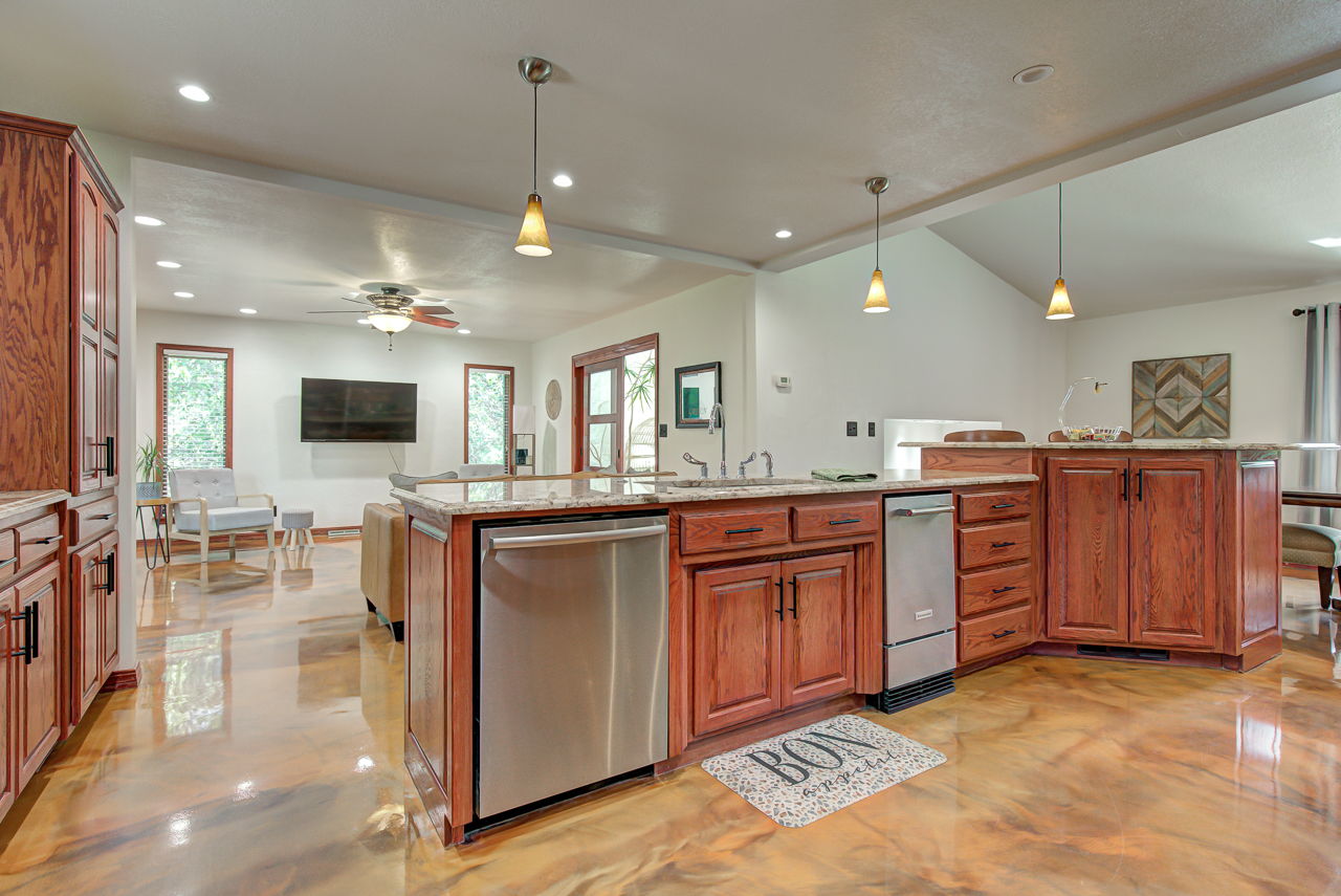 Enid, Oklahoma, 73703, United States, 4 Bedrooms Bedrooms, ,3 BathroomsBathrooms,Residential,For Sale,1810033