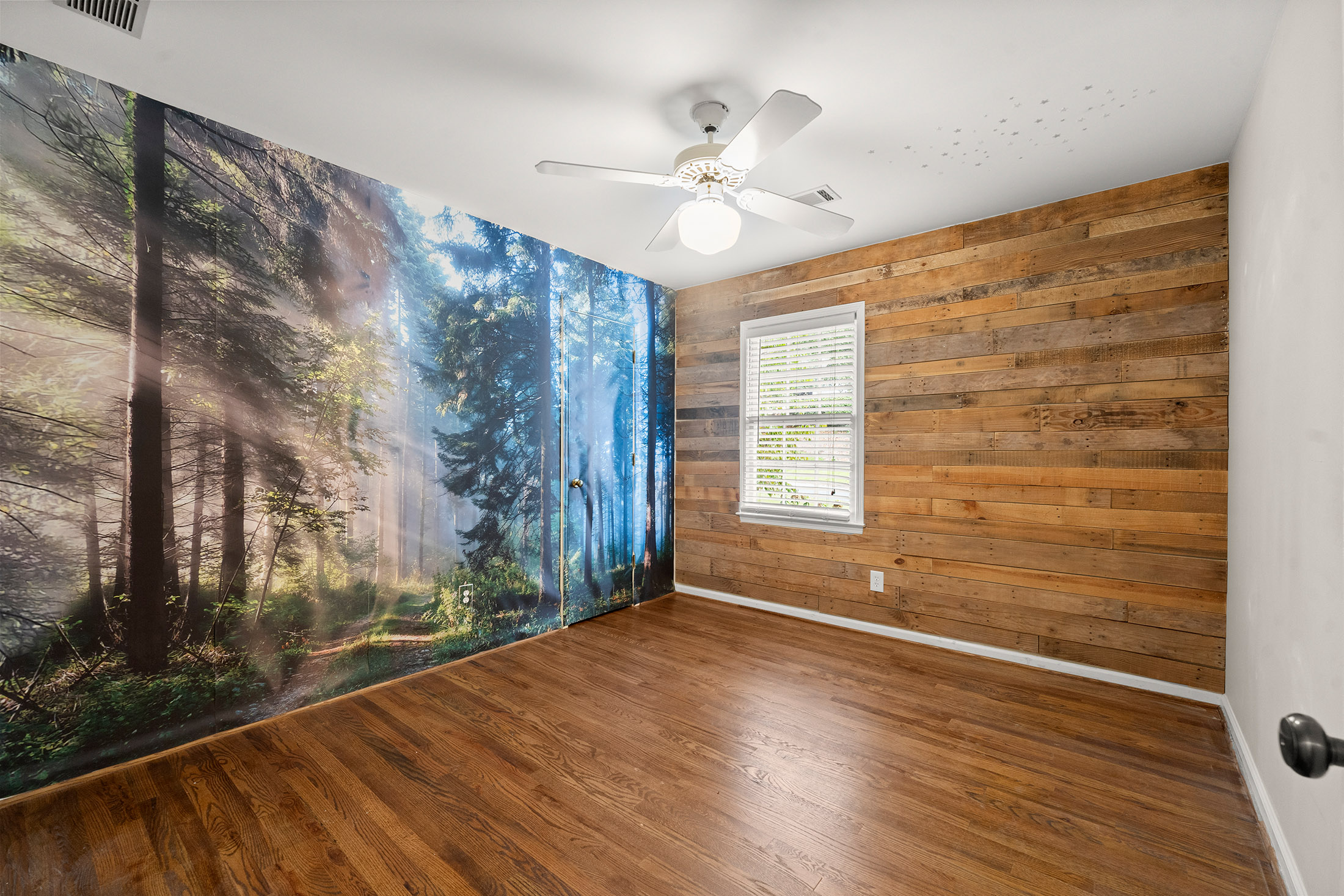  Beautifully Transformed Home in Lassiter School District - 物件實景