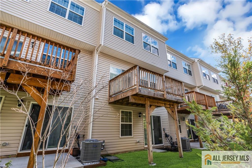 Jamesburg, New Jersey, 08831, United States, 3 Bedrooms Bedrooms, ,4 BathroomsBathrooms,Residential,For Sale,1987918