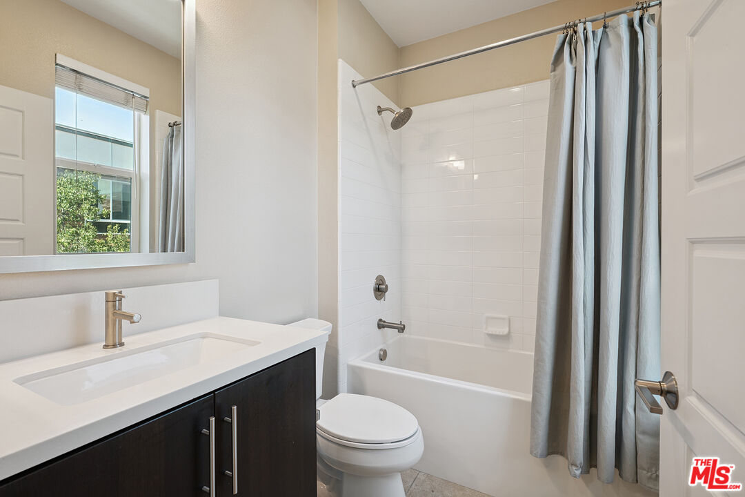 Los Angeles, California, 90068, United States, 3 Bedrooms Bedrooms, ,4 BathroomsBathrooms,Residential,For Sale,1891142