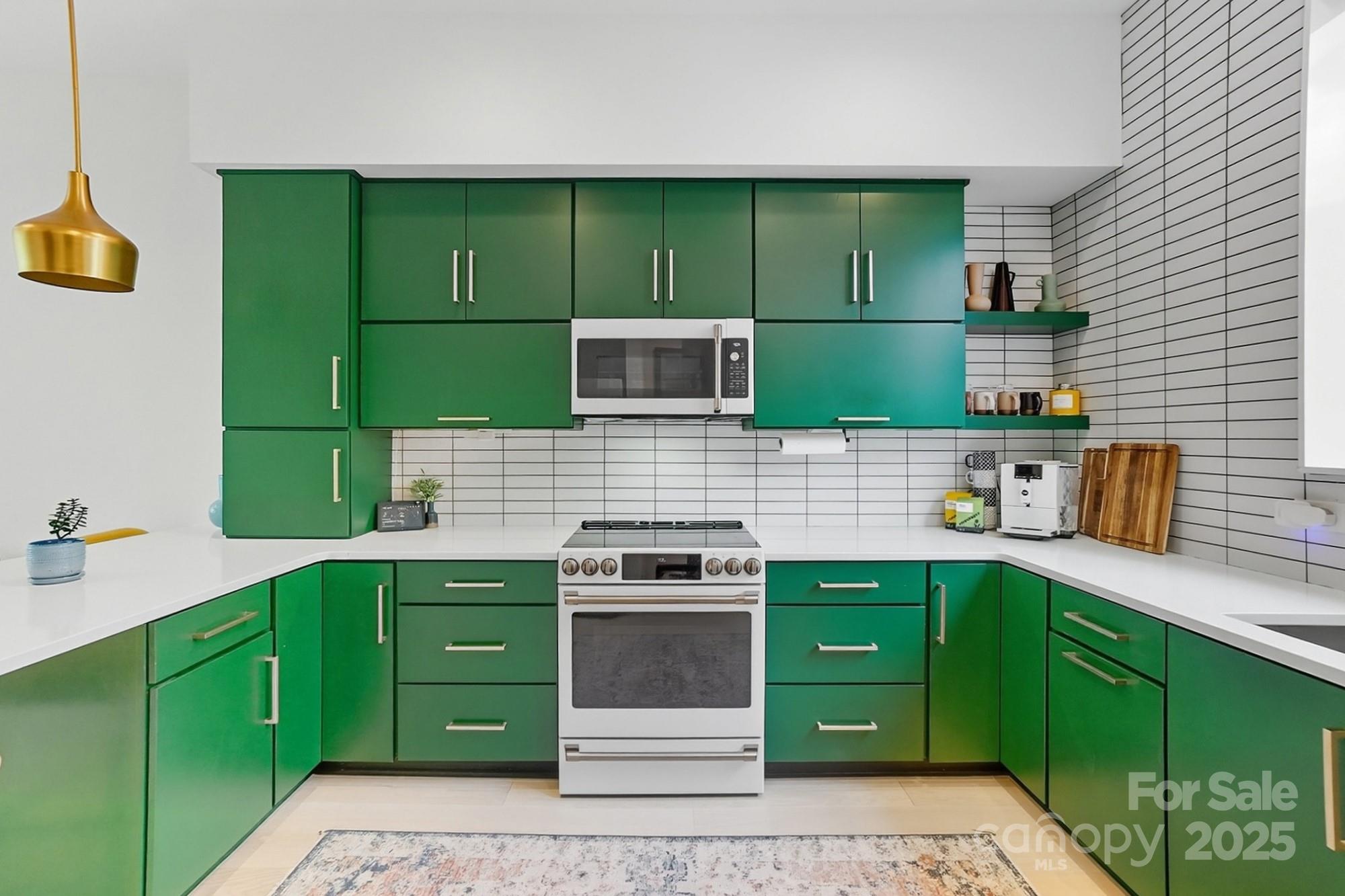 Charlotte, North Carolina, 28205, United States, 2 Bedrooms Bedrooms, ,3 BathroomsBathrooms,Residential,For Sale,1956240