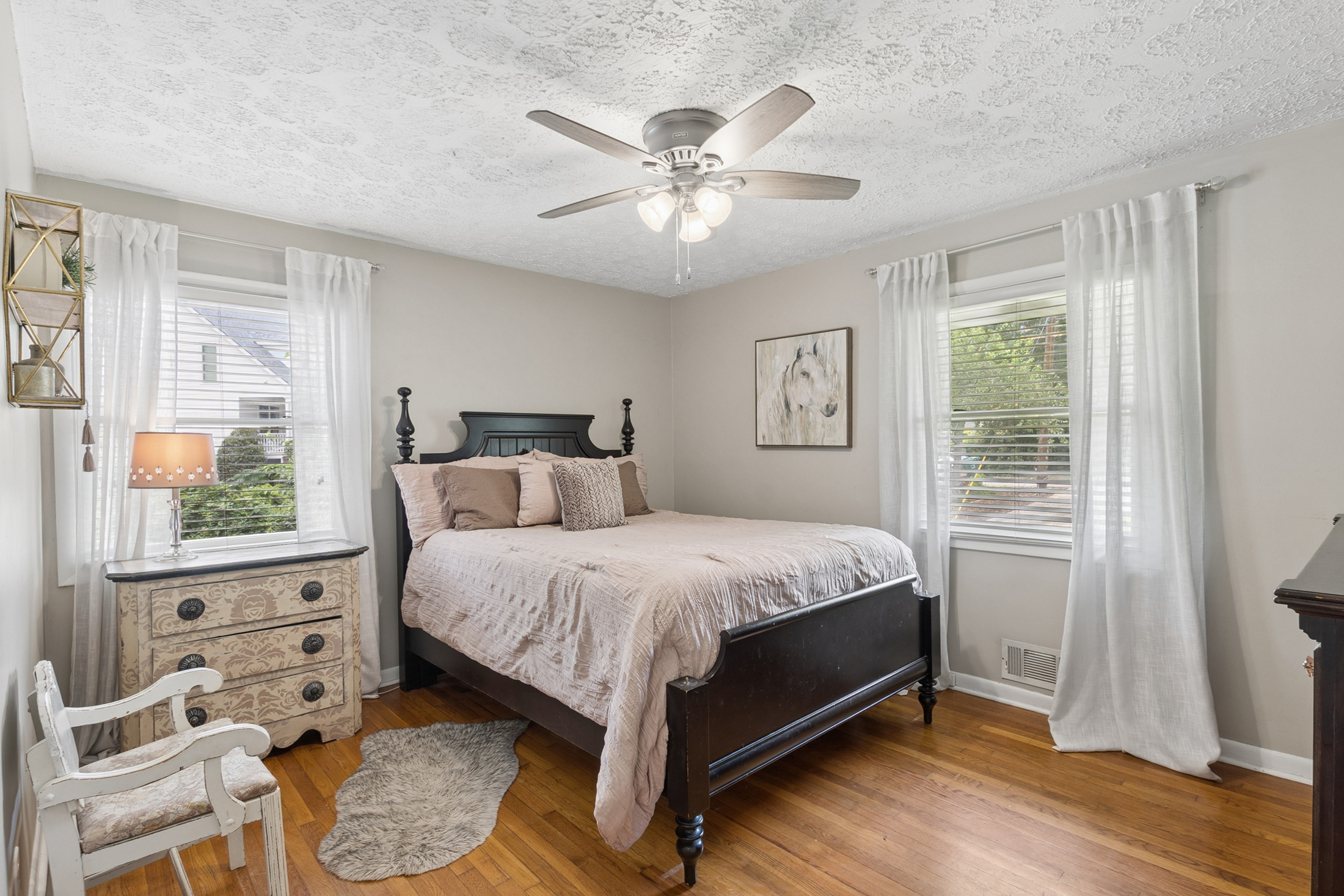  Updated Ranch in Coveted Forest Hills - 物件實景