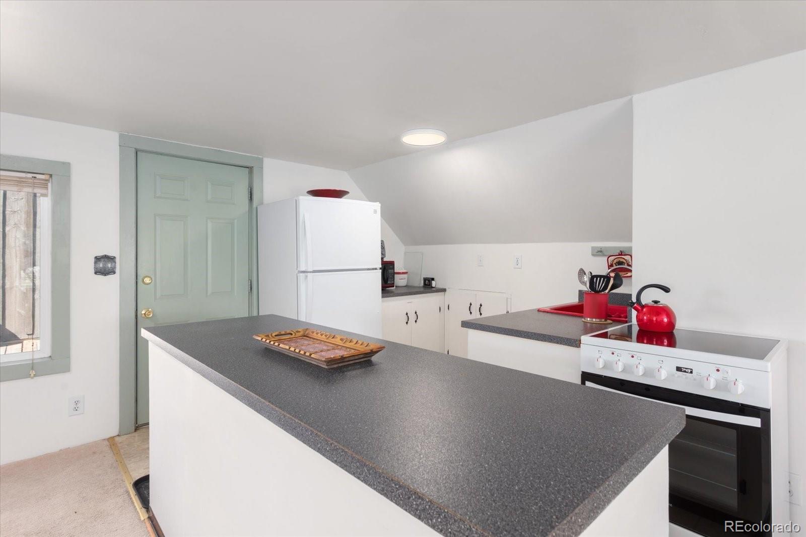 Howard, Colorado, 81233, United States, 4 Bedrooms Bedrooms, ,1 BathroomBathrooms,Residential,For Sale,1979398