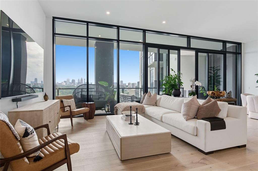 Atlanta, Georgia, 30305, United States, 2 Bedrooms Bedrooms, ,3 BathroomsBathrooms,Residential,For Sale,1979191