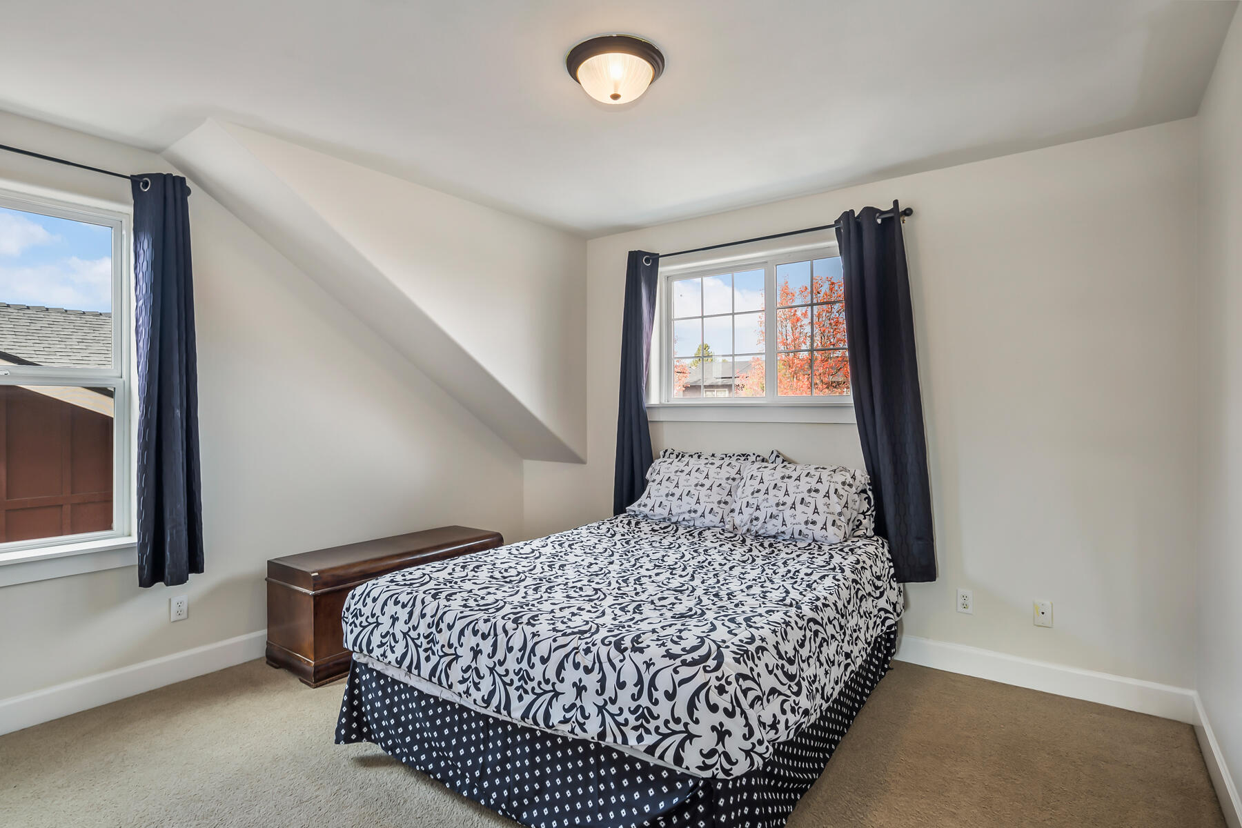 Bend, Oregon, 97702, United States, 4 Bedrooms Bedrooms, ,4 BathroomsBathrooms,Residential,For Sale,1992804