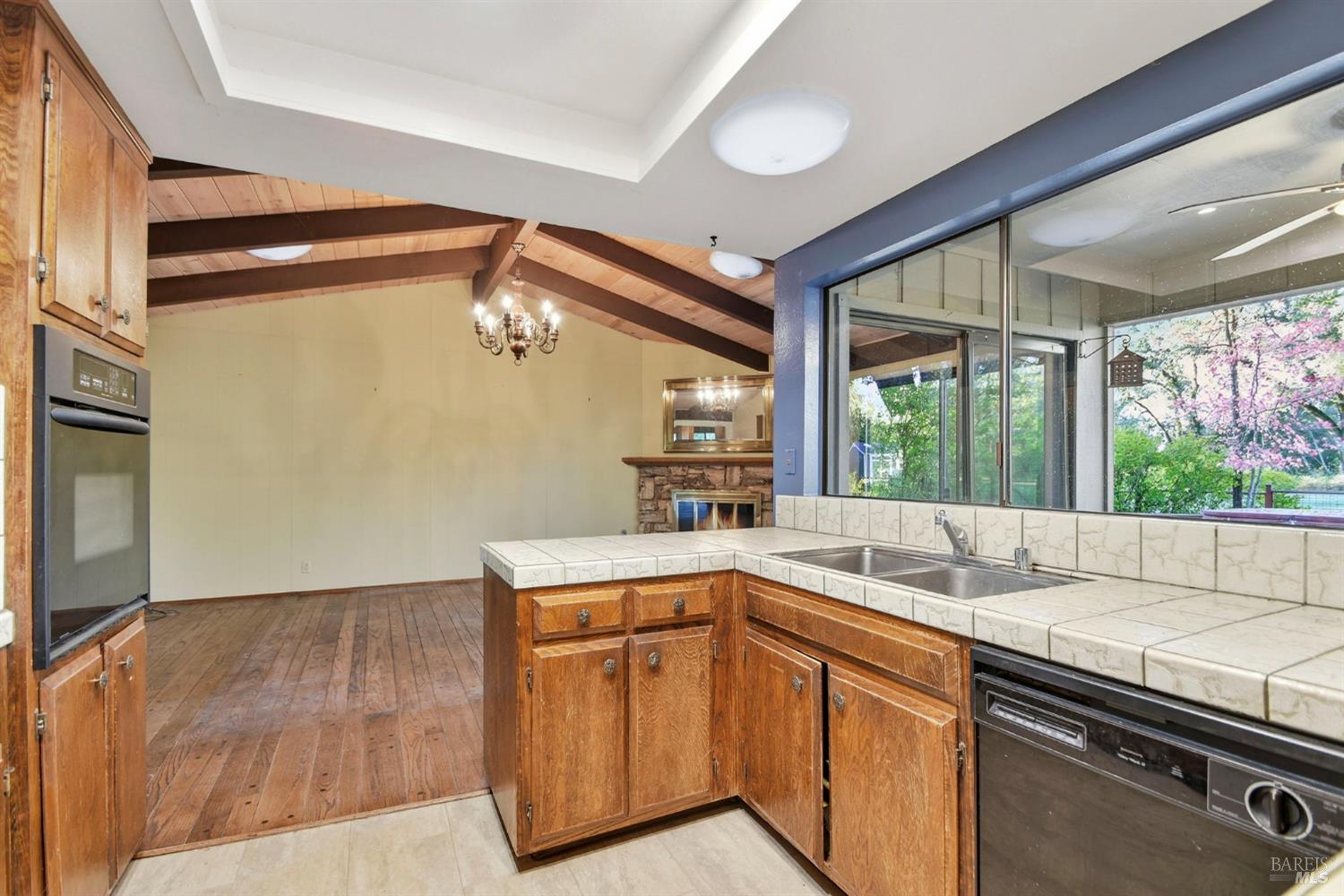 Glen Ellen, California, 95442, United States, 3 Bedrooms Bedrooms, ,3 BathroomsBathrooms,Residential,For Sale,1989437