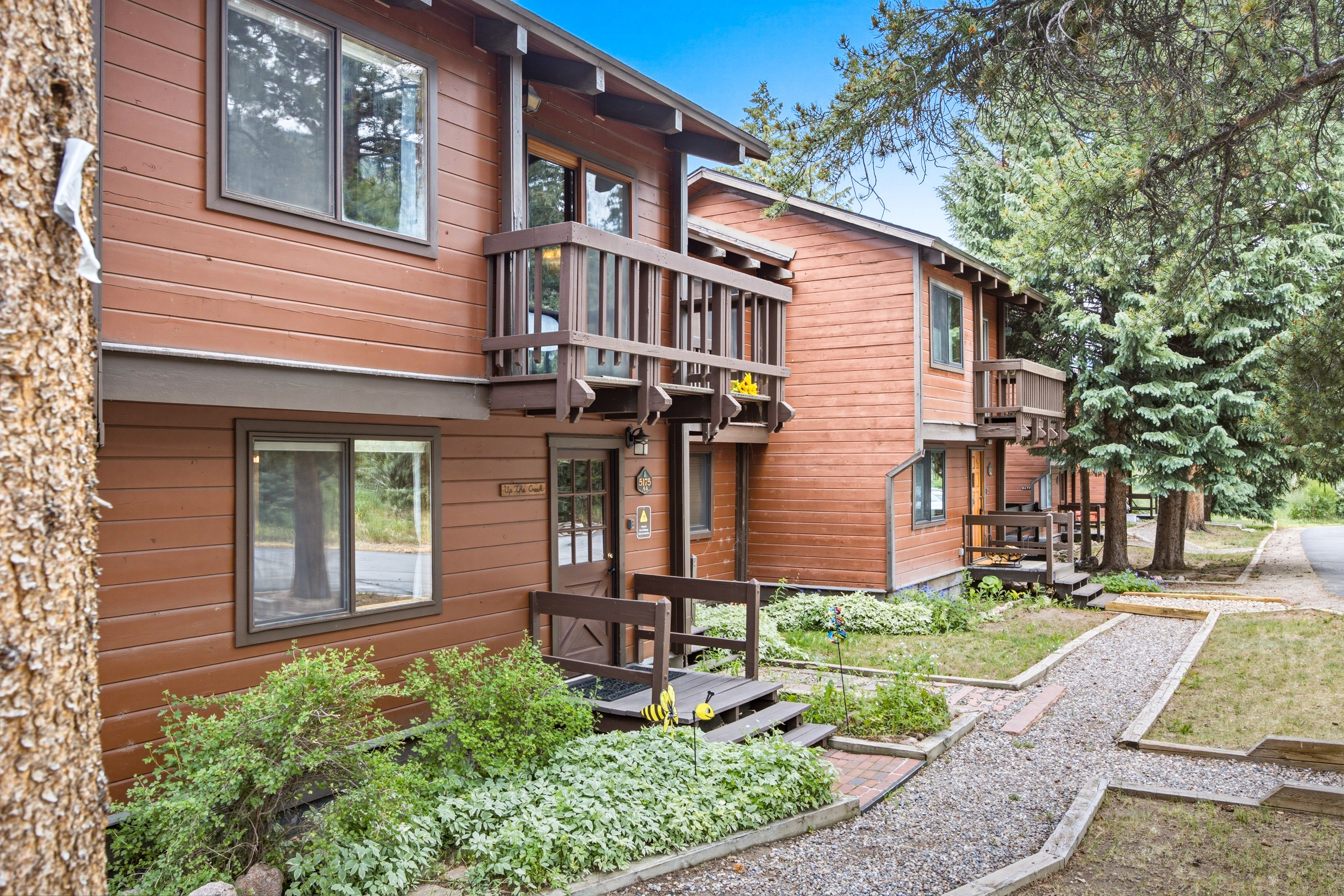  South-Facing 3-bedroom Plus Loft Townhome - 物件實景