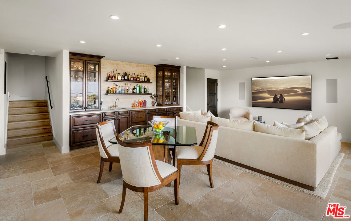Los Angeles, California, 90068, United States, 4 Bedrooms Bedrooms, ,5 BathroomsBathrooms,Residential,For Sale,1910908