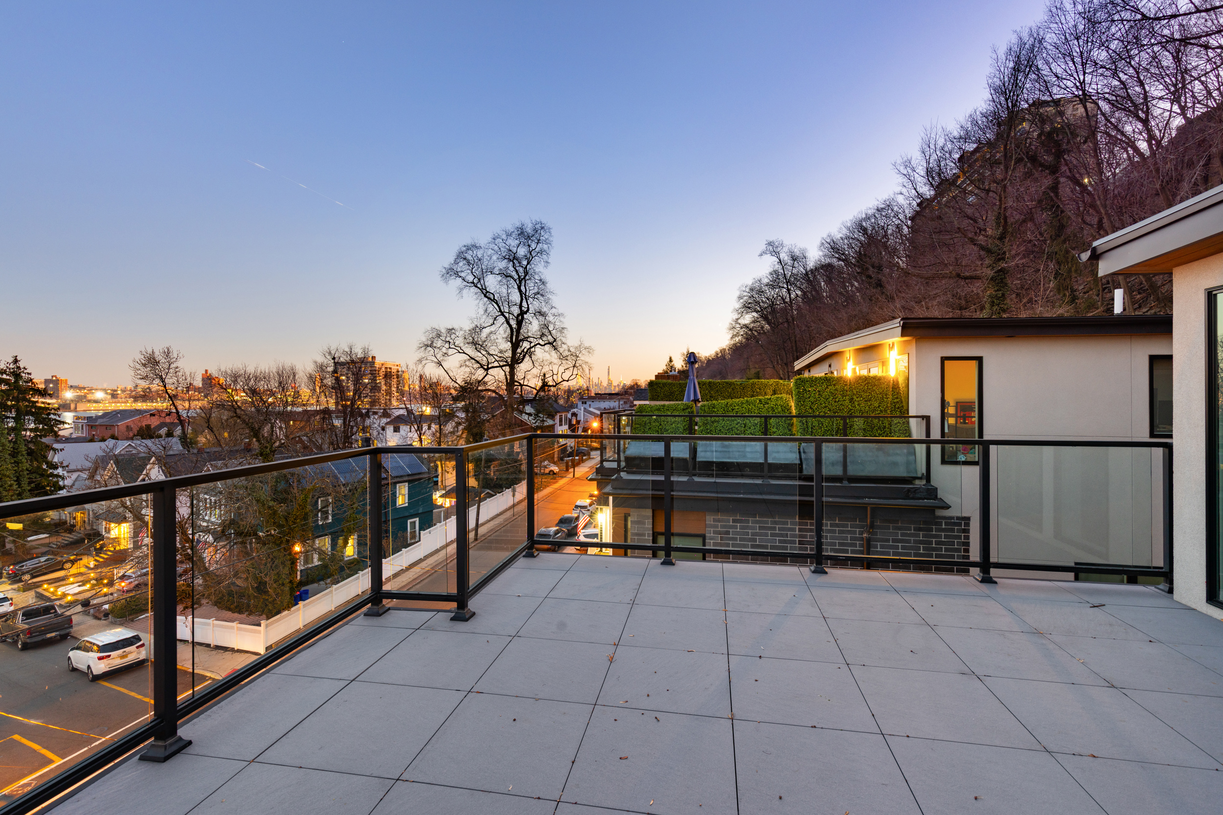  712 Undercliff Avenue, Edgewater, NJ, 07020 - 物件實景
