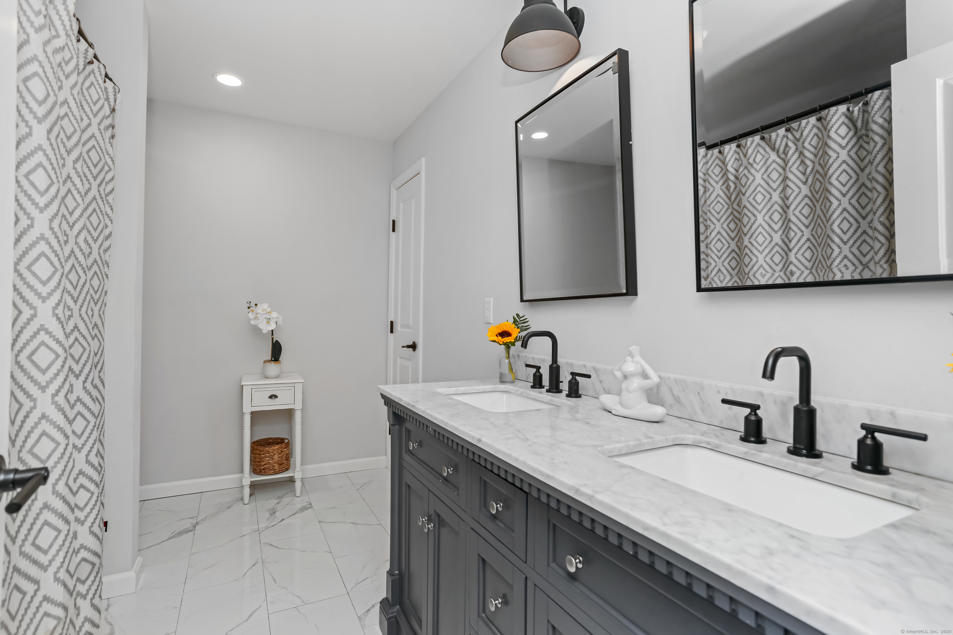 Shelton, Connecticut, 06484, United States, 4 Bedrooms Bedrooms, ,3 BathroomsBathrooms,Residential,For Sale,1939278
