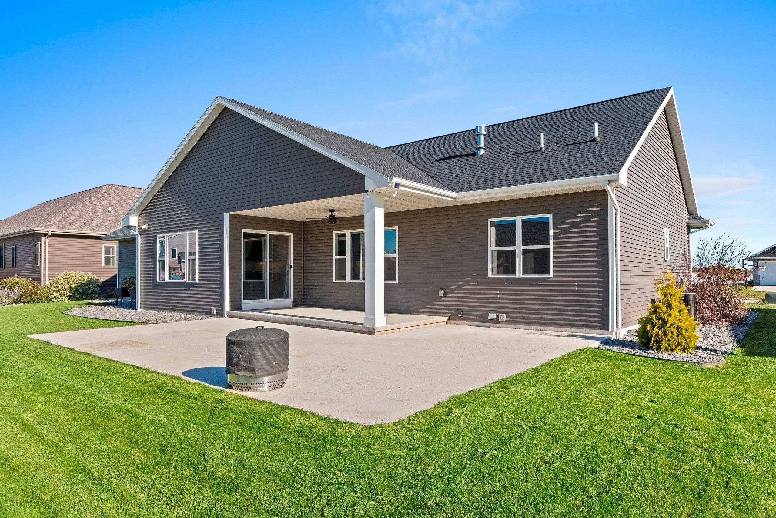 DE PERE, Wisconsin, 54115, United States, 4 Bedrooms Bedrooms, ,4 BathroomsBathrooms,Residential,For Sale,1982498