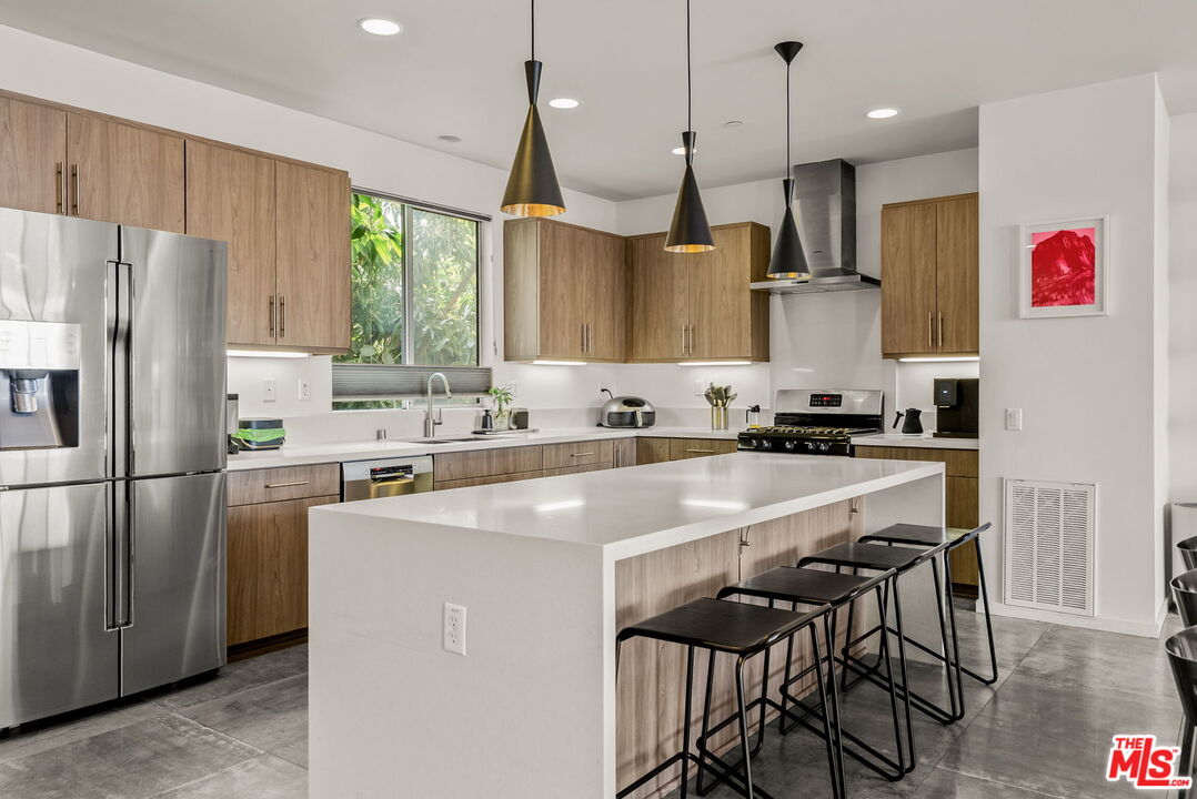 Los Angeles, California, 90026, United States, 3 Bedrooms Bedrooms, ,4 BathroomsBathrooms,Residential,For Sale,1829395