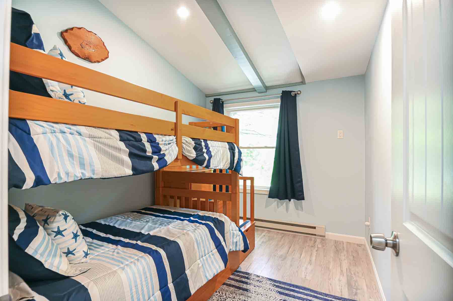 York, Maine, 03909, United States, 3 Bedrooms Bedrooms, ,1 BathroomBathrooms,Residential,For Sale,1965511