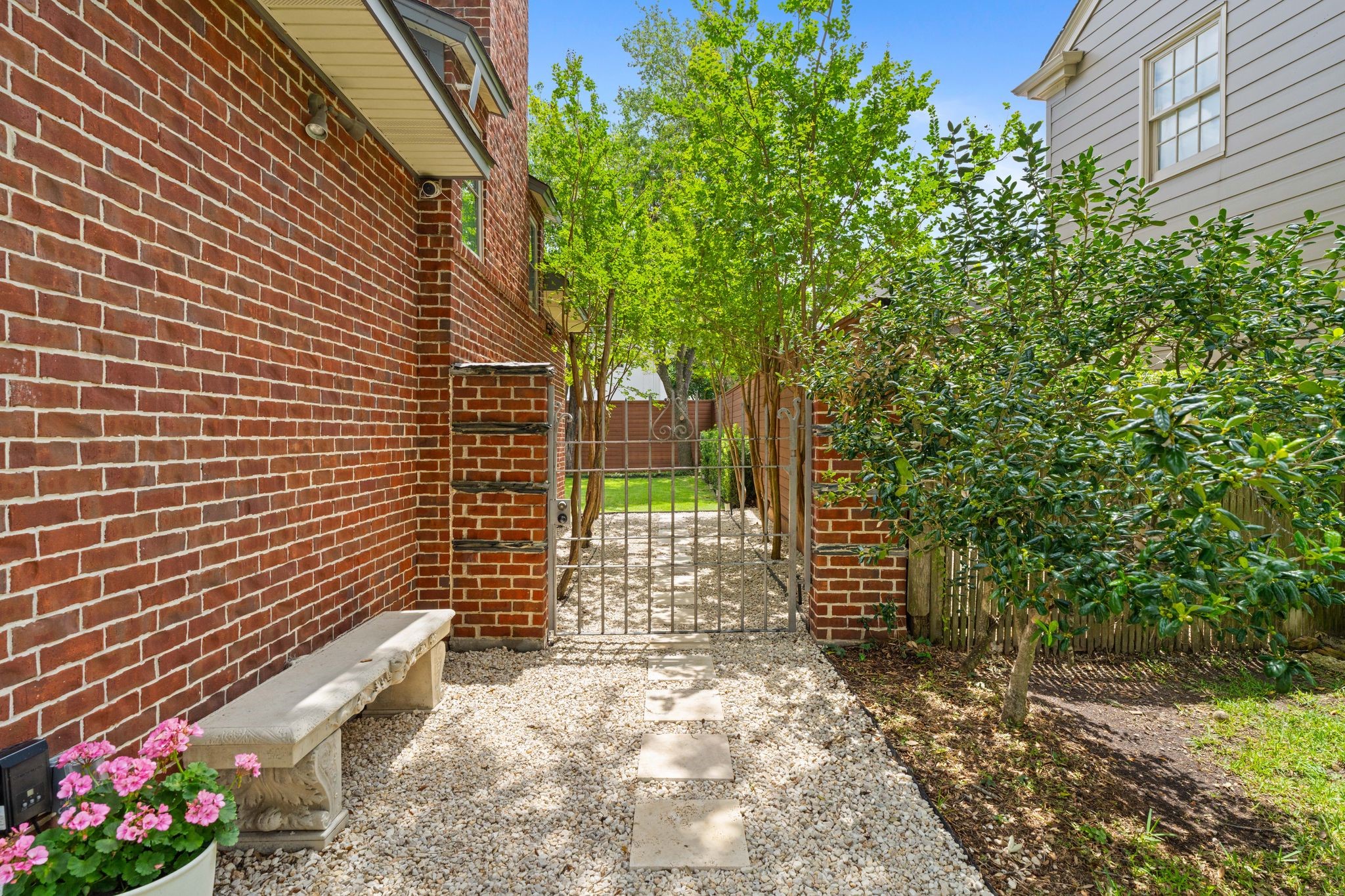  2105 Pelham Drive - 物件實景