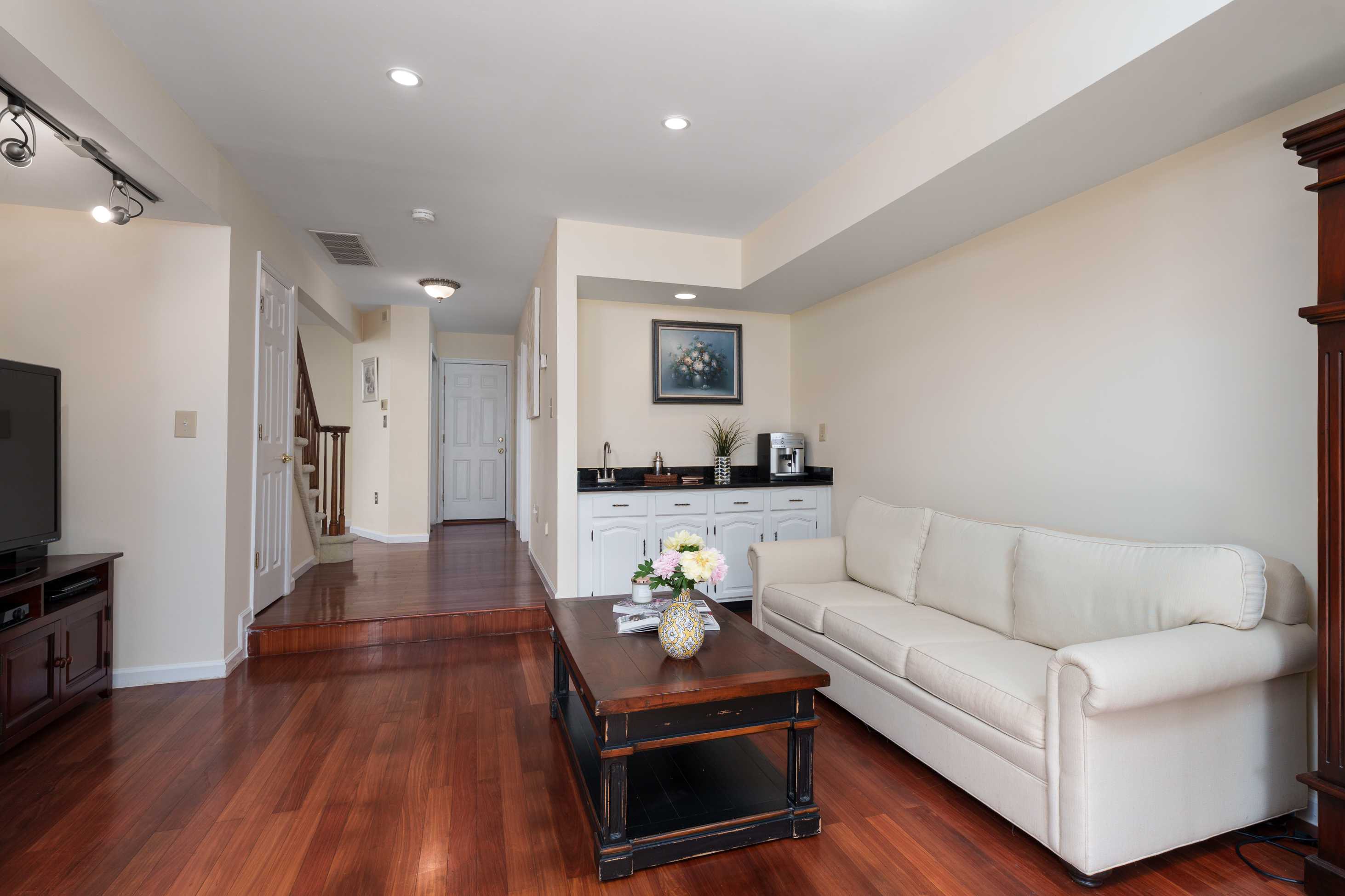  Sophisticated Comfort and a Prime Location - 物件實景