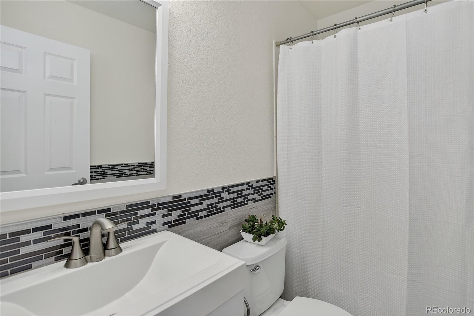 Castle Pines, Colorado, 80108, United States, 4 Bedrooms Bedrooms, ,3 BathroomsBathrooms,Residential,For Sale,1900976