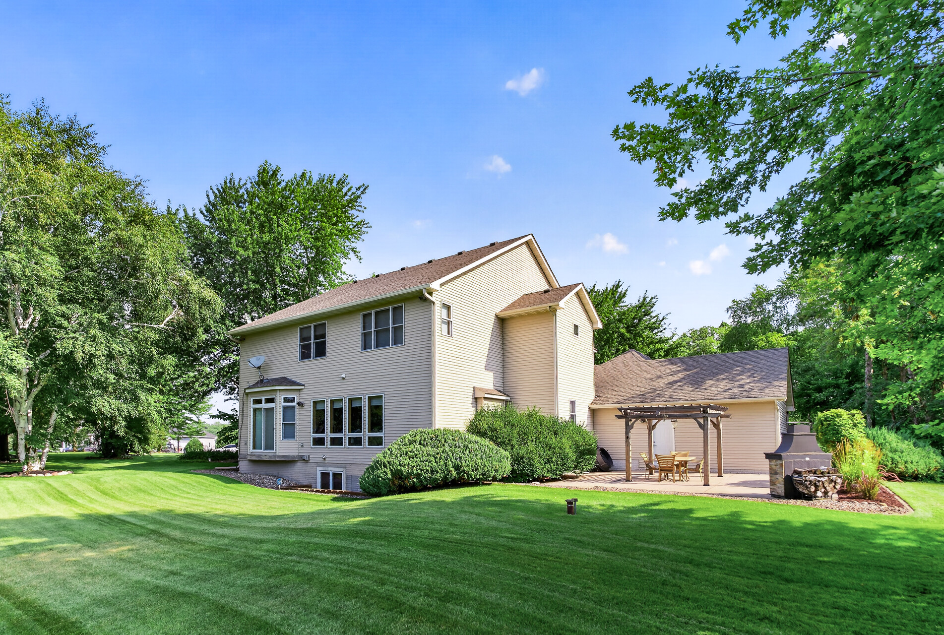  Elegant Fox Ridge Retreat with Exceptional Entertaining Spaces - 物件實景