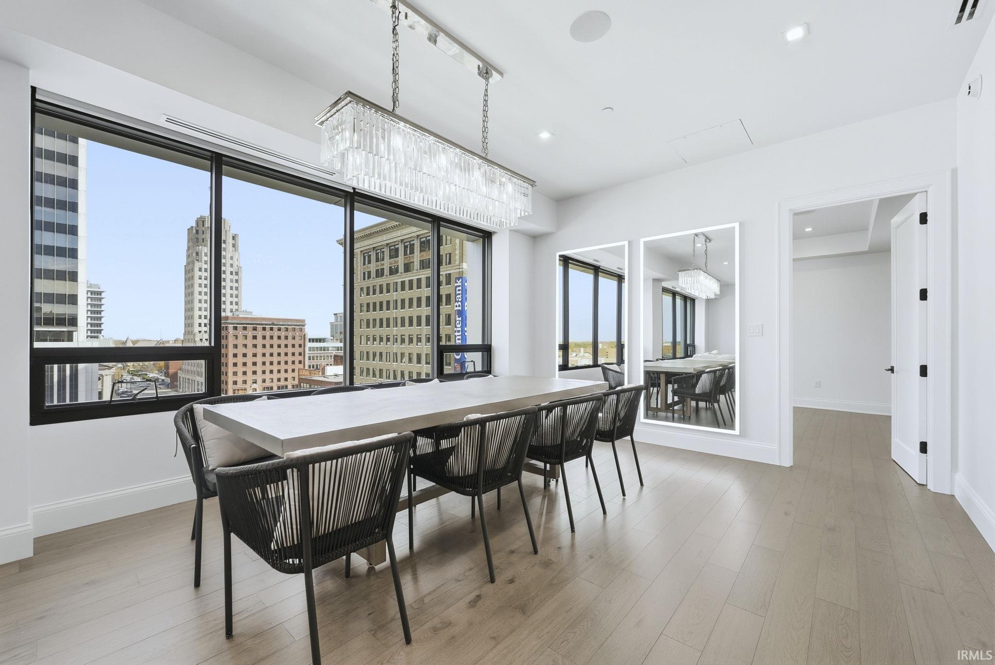 Fort Wayne, Indiana, 46802, United States, 2 Bedrooms Bedrooms, ,3 BathroomsBathrooms,Residential,For Sale,1987044