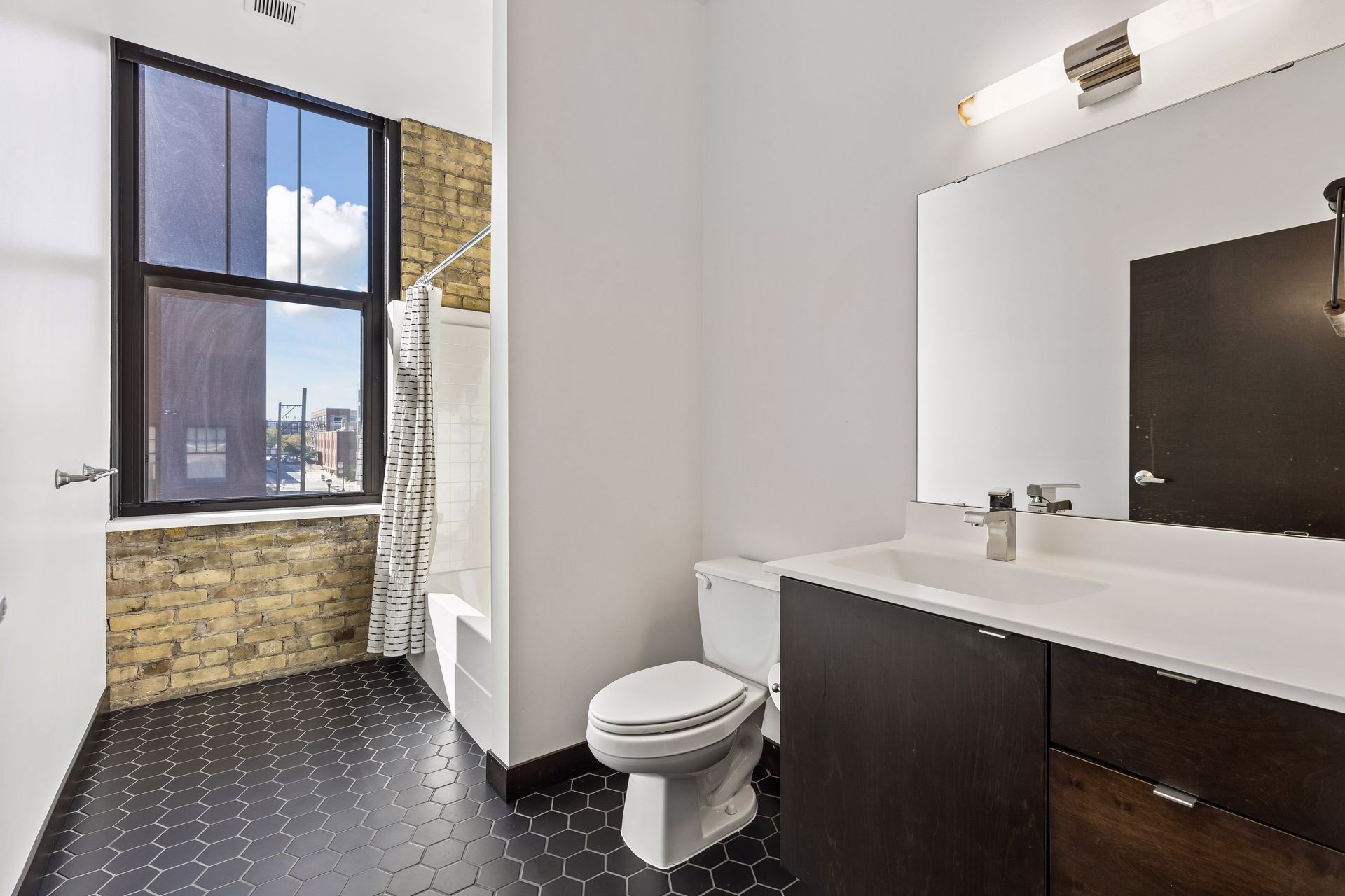  Iconic Corner Loft in Coveted North Loop - 物件實景