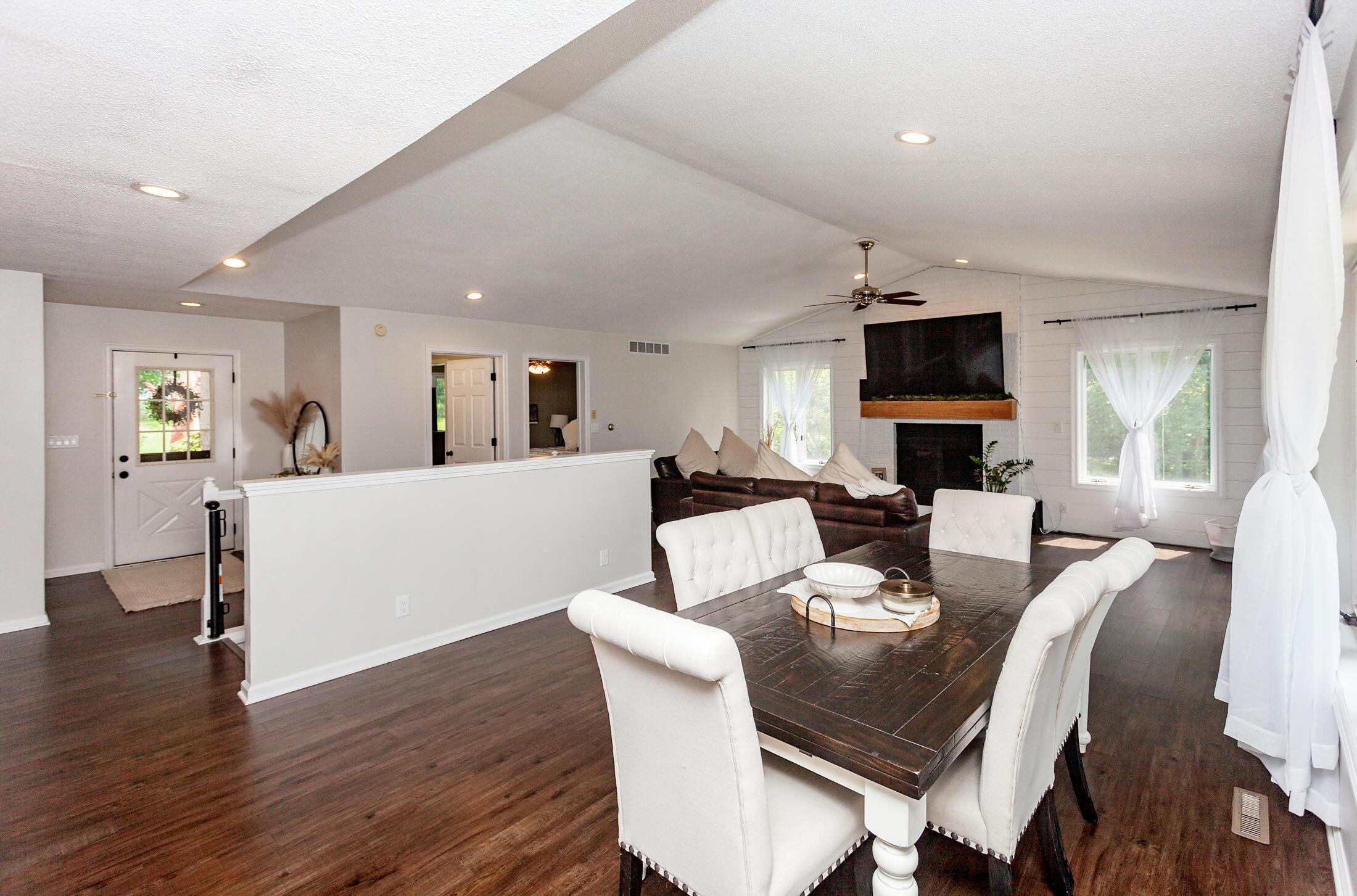 Kelley, Iowa, 50134, United States, 4 Bedrooms Bedrooms, ,2 BathroomsBathrooms,Residential,For Sale,1984612