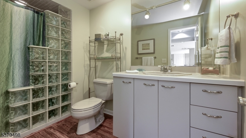 Kinnelon Boro, New Jersey, 07405, United States, 4 Bedrooms Bedrooms, ,5 BathroomsBathrooms,Residential,For Sale,1932382