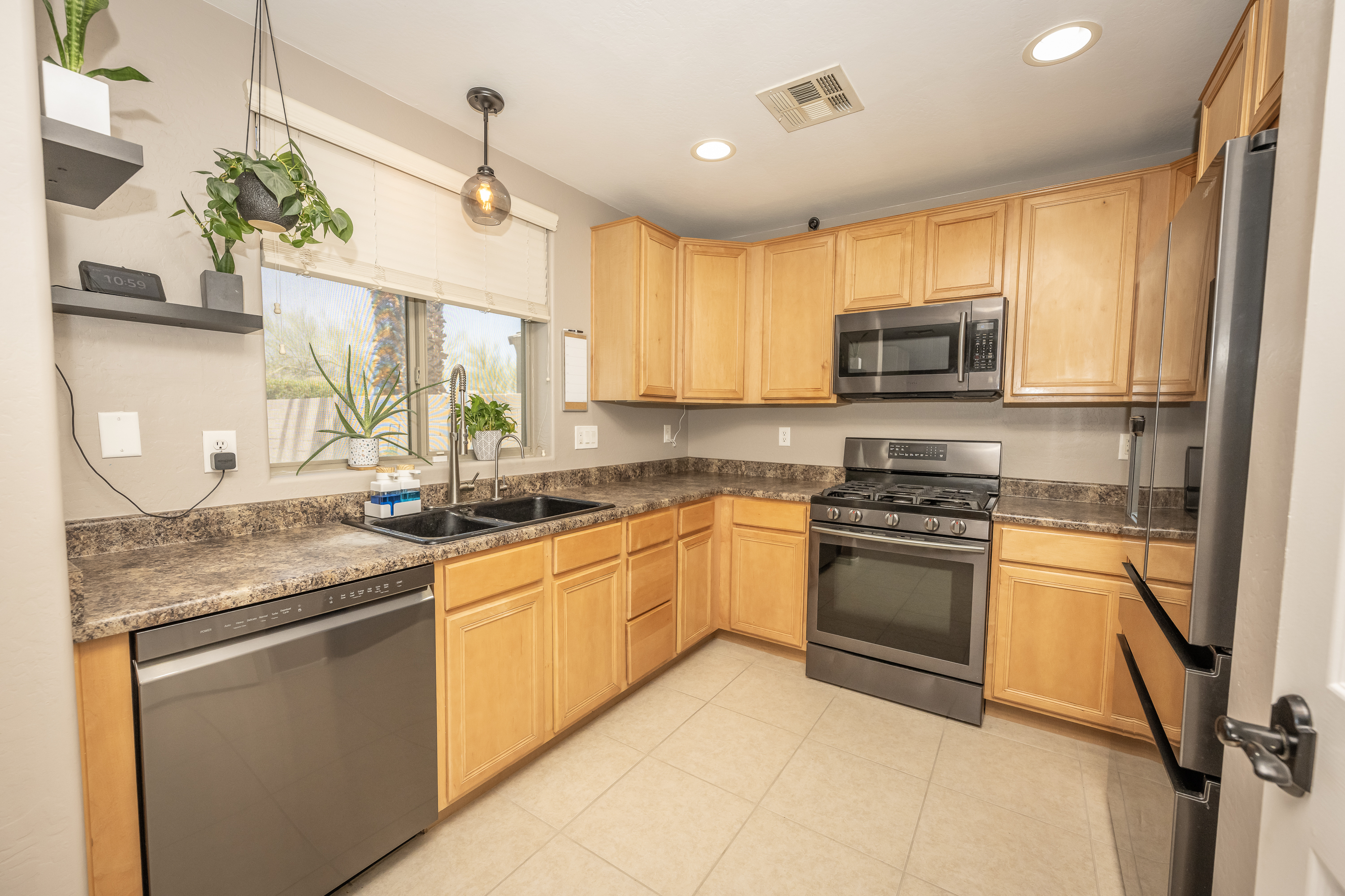 Phoenix, Arizona, 85085, United States, 4 Bedrooms Bedrooms, ,3 BathroomsBathrooms,Residential,For Sale,1869384
