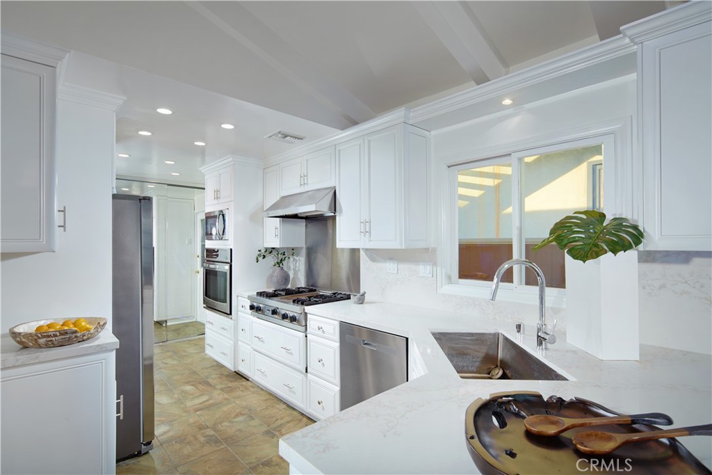 Corona del Mar, California, 92625, United States, 3 Bedrooms Bedrooms, ,Residential,For Sale,1932614