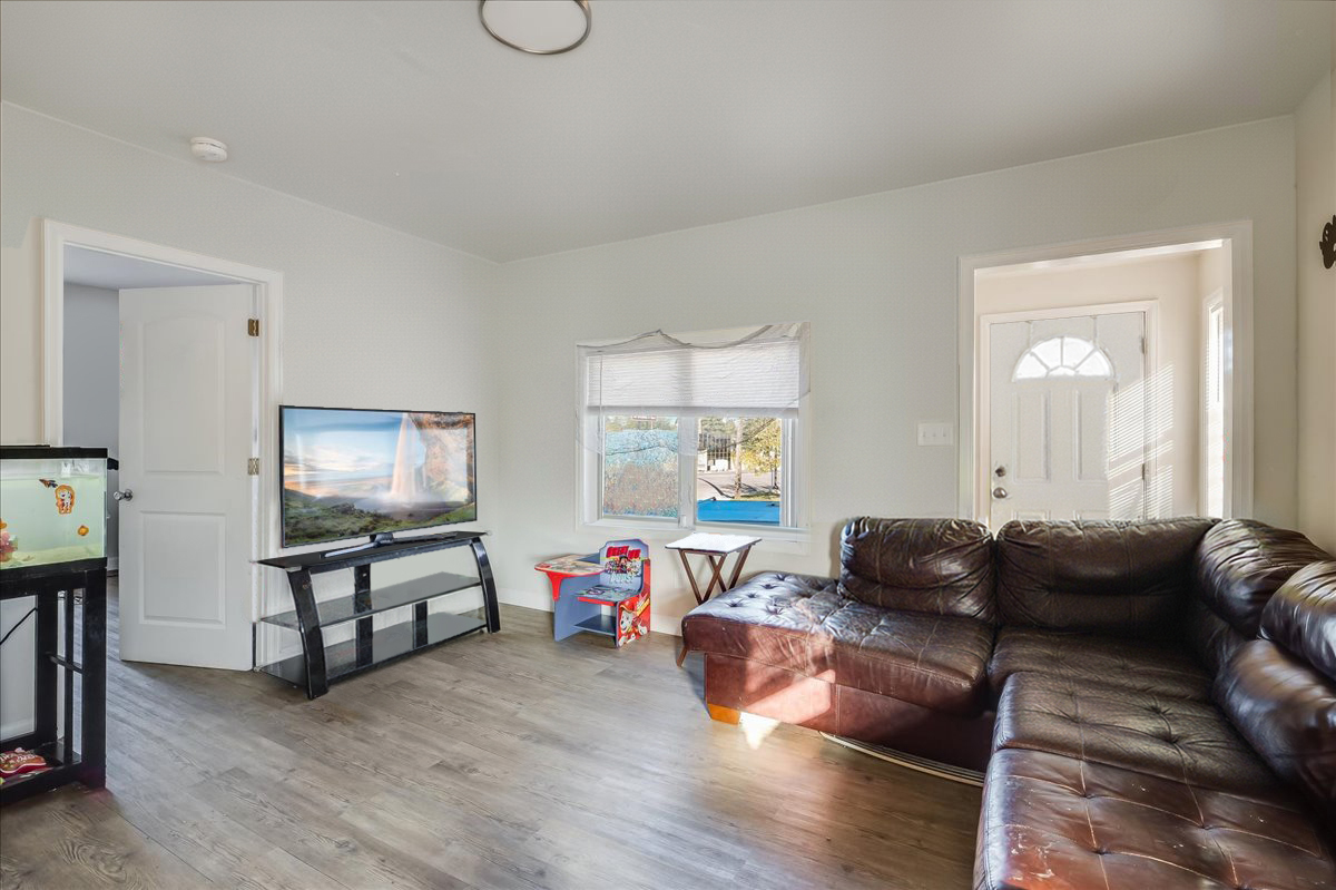 Cheyenne, Wyoming, 82001, United States, 4 Bedrooms Bedrooms, ,4 BathroomsBathrooms,Residential,For Sale,1978140