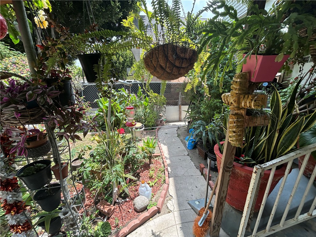 Los Angeles, California, 90011, United States, ,Residential,For Sale,1943623