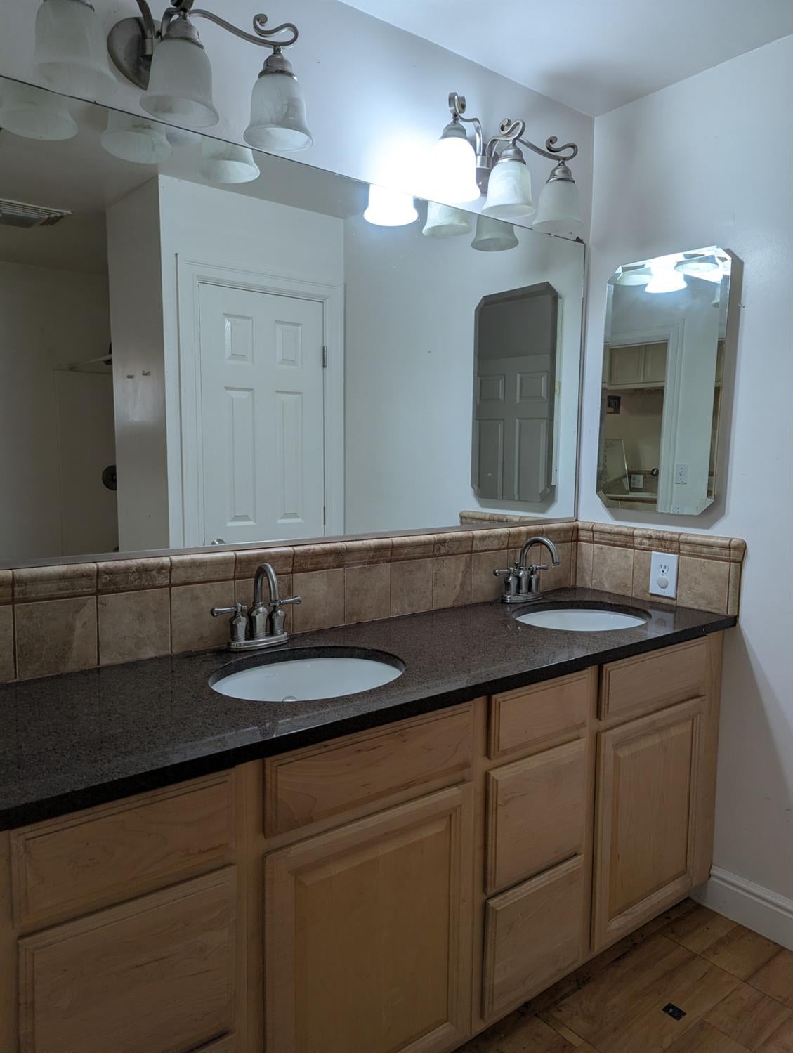 Stratford, California, 93266, United States, 4 Bedrooms Bedrooms, ,2 BathroomsBathrooms,Residential,For Sale,2012524