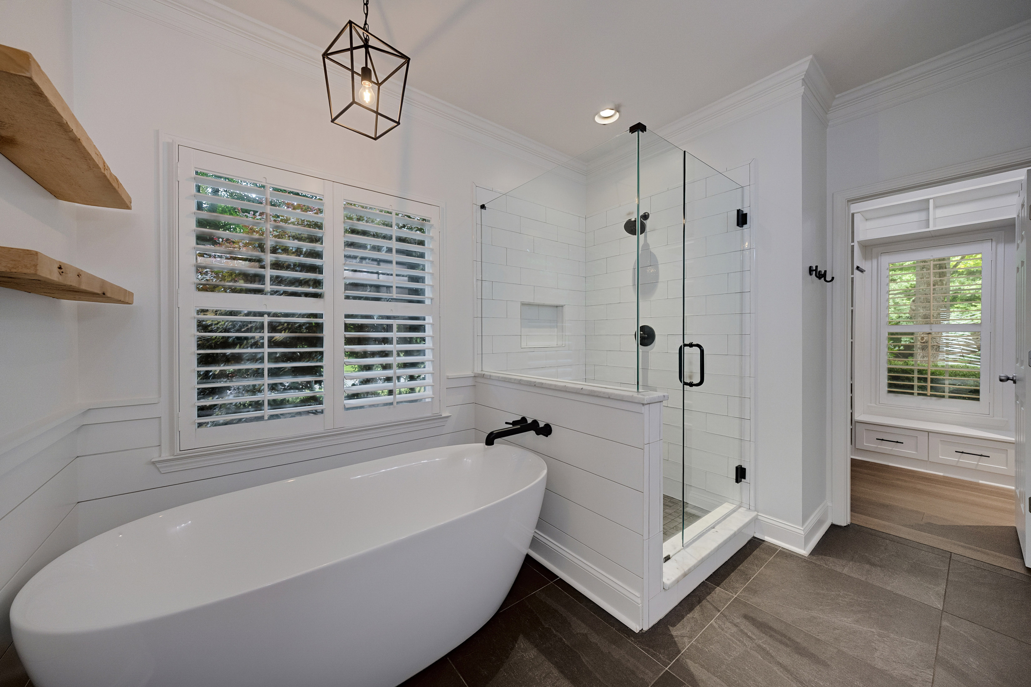  Stunning Craftsman-Style Home Featuring a Desirable Primary Suite on Main Level - 物件實景