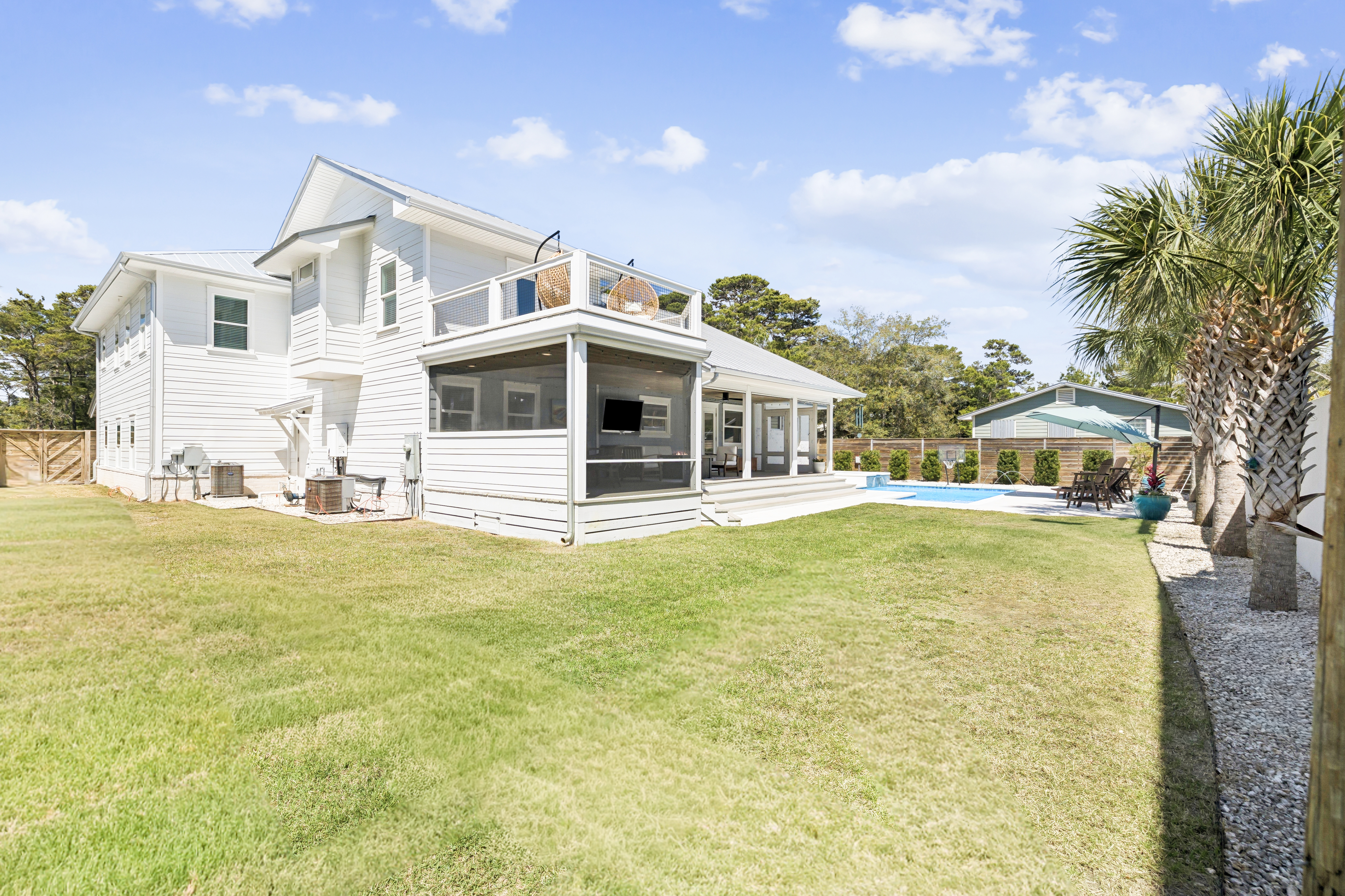  Completely Renovated Home On Half-Acre Lot Near Gulf Place - 物件實景