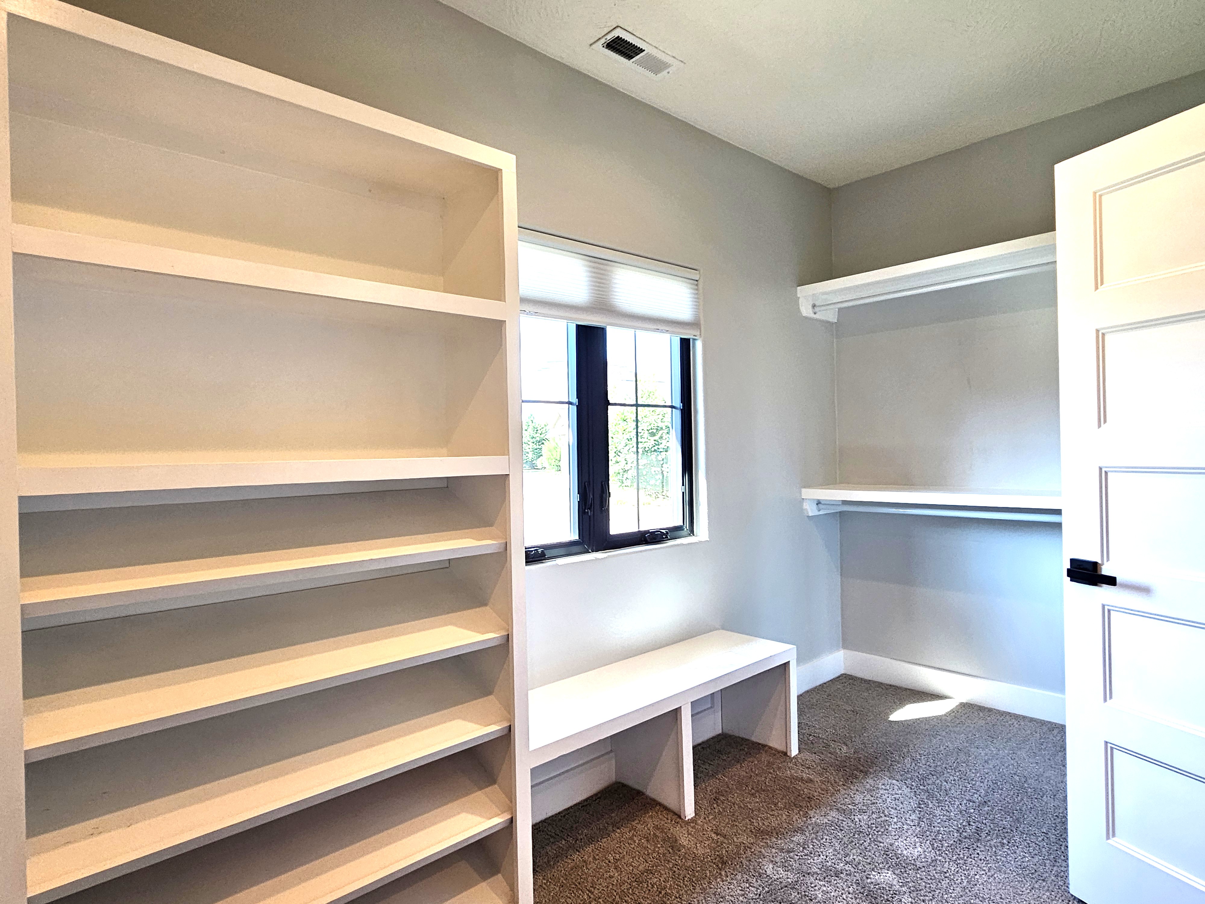 SPRINGFIELD, Missouri, 65804, United States, 4 Bedrooms Bedrooms, ,4 BathroomsBathrooms,Residential,For Sale,1996433