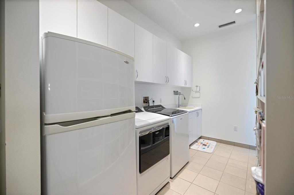 Sarasota, Florida, 34239, United States, 4 Bedrooms Bedrooms, ,5 BathroomsBathrooms,Residential,For Sale,1988202