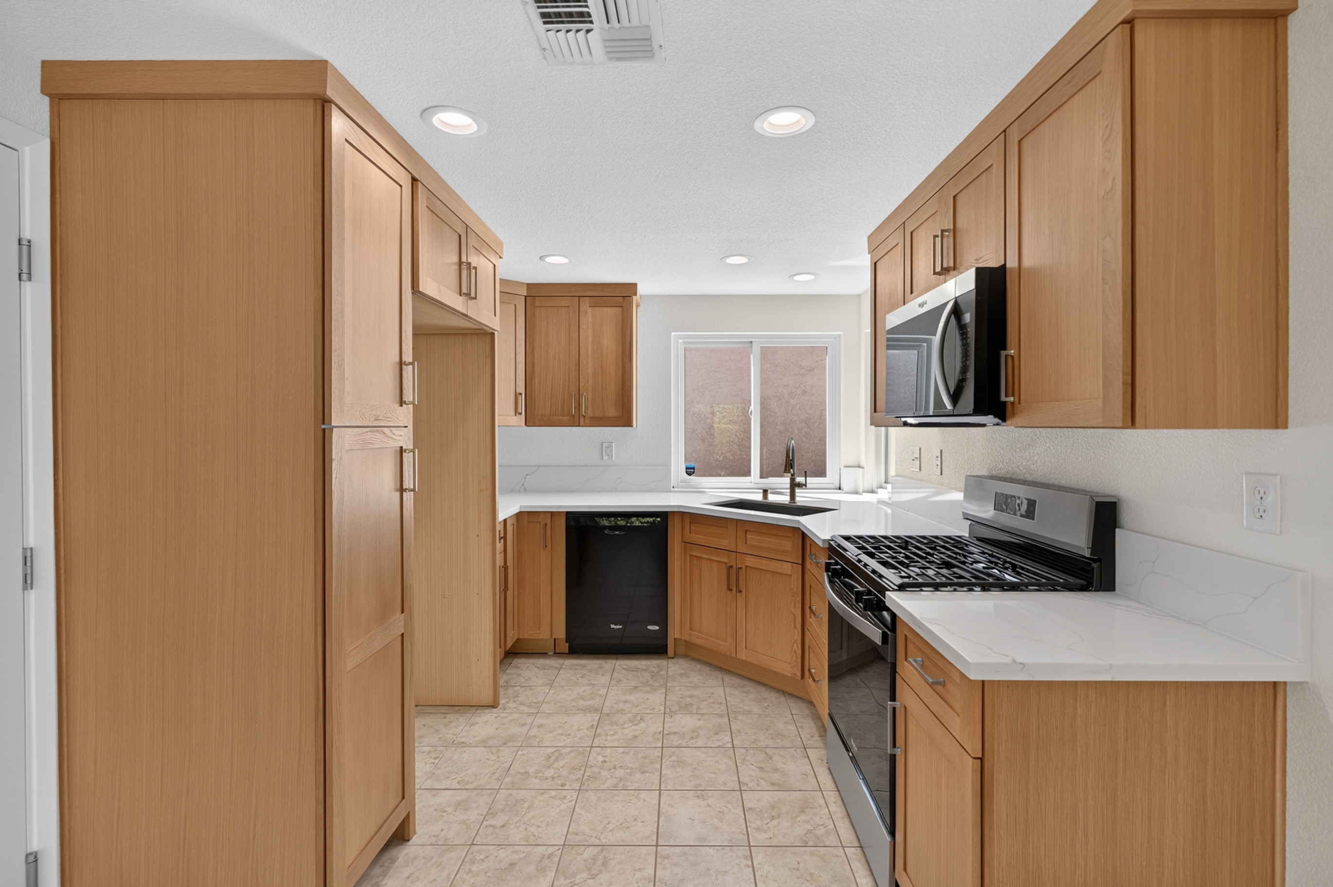  8048 Cardale Way, Sacramento, CA 95829 - 物件實景