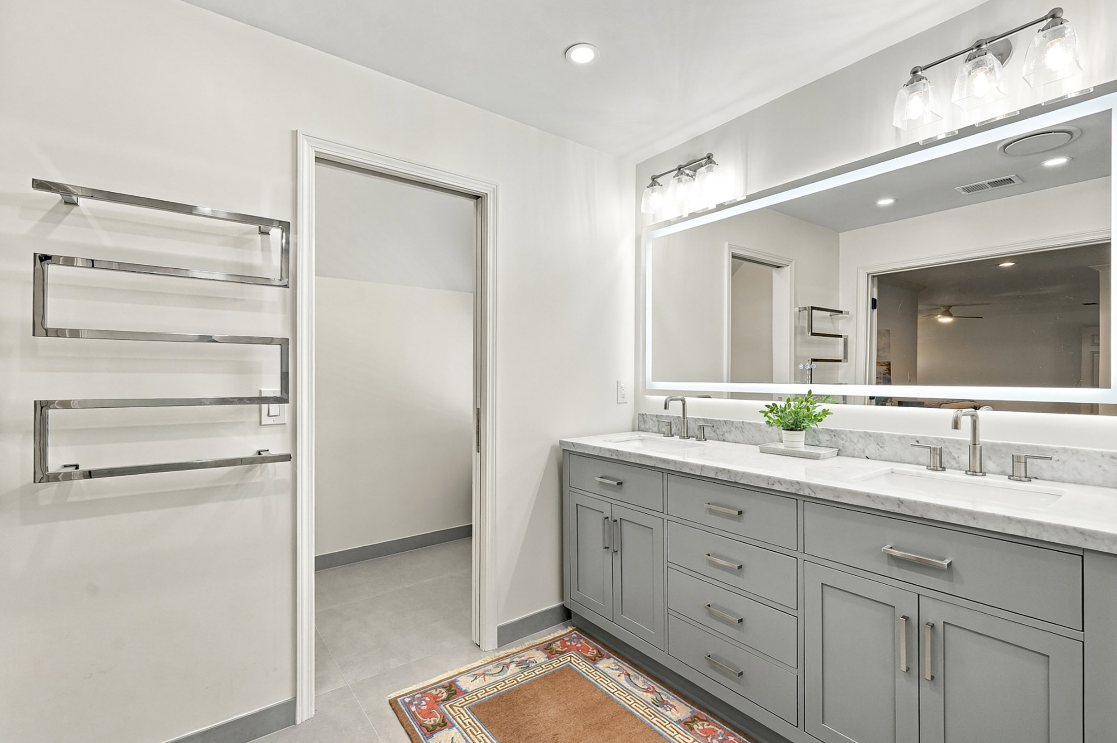  Classic Colonial Charm Meets Beautifully Updated Interiors - 物件實景