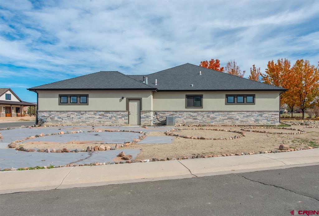 Montrose, Colorado, 81401, United States, 3 Bedrooms Bedrooms, ,2 BathroomsBathrooms,Residential,For Sale,1994283