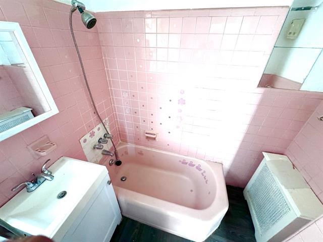Jersey City, New Jersey, 07305, United States, 5 Bedrooms Bedrooms, ,3 BathroomsBathrooms,Residential,For Sale,1994746