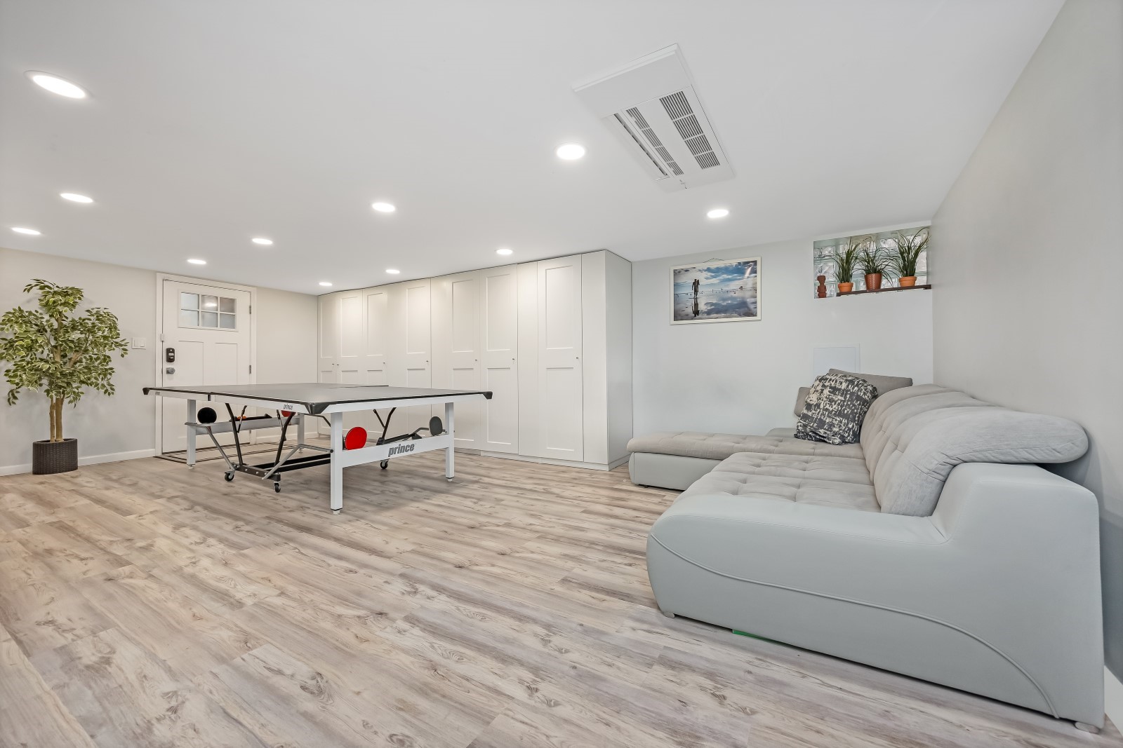 Middle Village, New York, 11379, United States, 3 Bedrooms Bedrooms, ,2 BathroomsBathrooms,Residential,For Sale,2001755