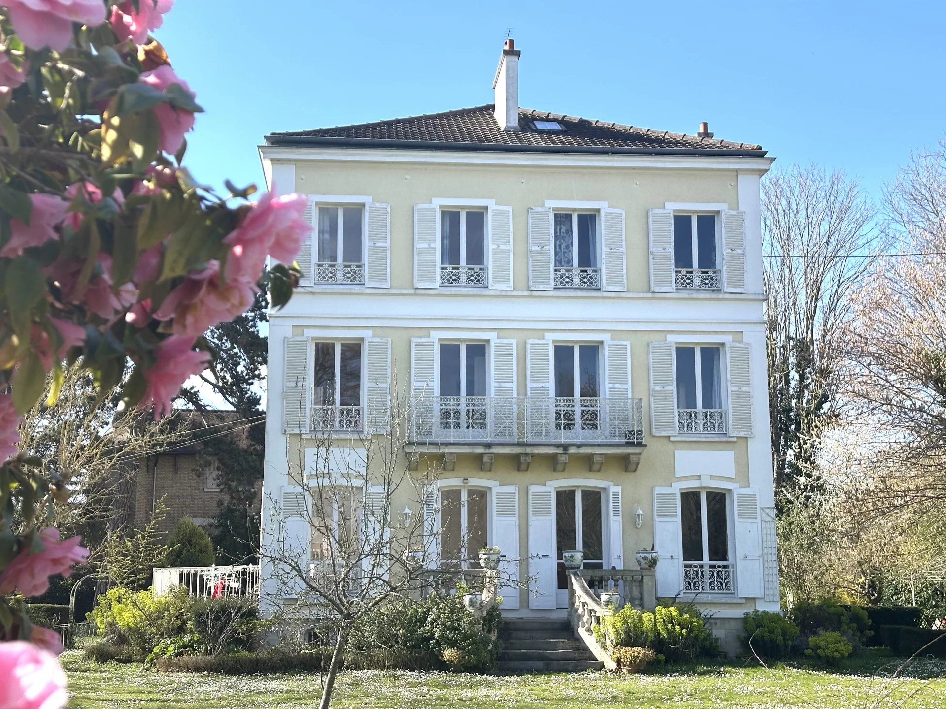 Le Vésinet, Île-de-France, 78110, FR, 7 Bedrooms Bedrooms, ,3 BathroomsBathrooms,Residential,For Sale,1994787