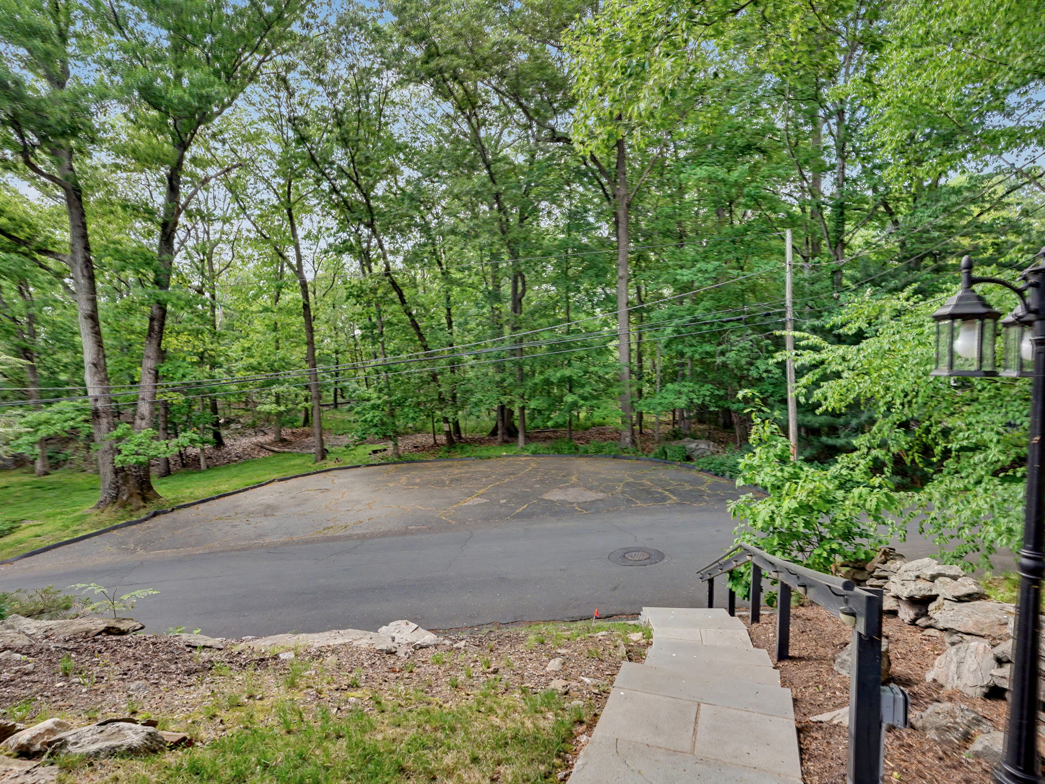  Hilltop Lake Hills Oasis with Renovated Chef