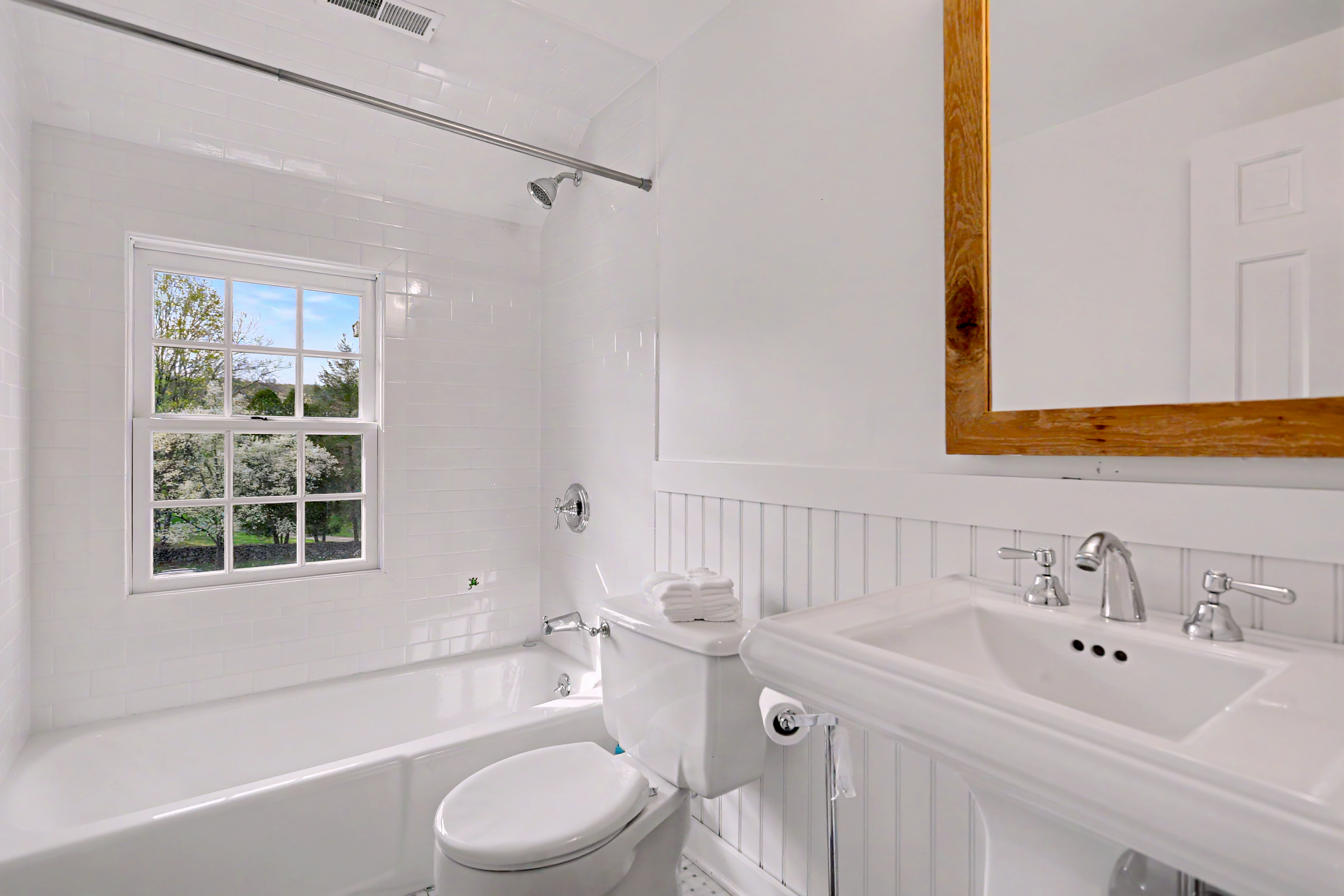  Thoughtfully Restored Antique Home in Lower Weston - 物件實景