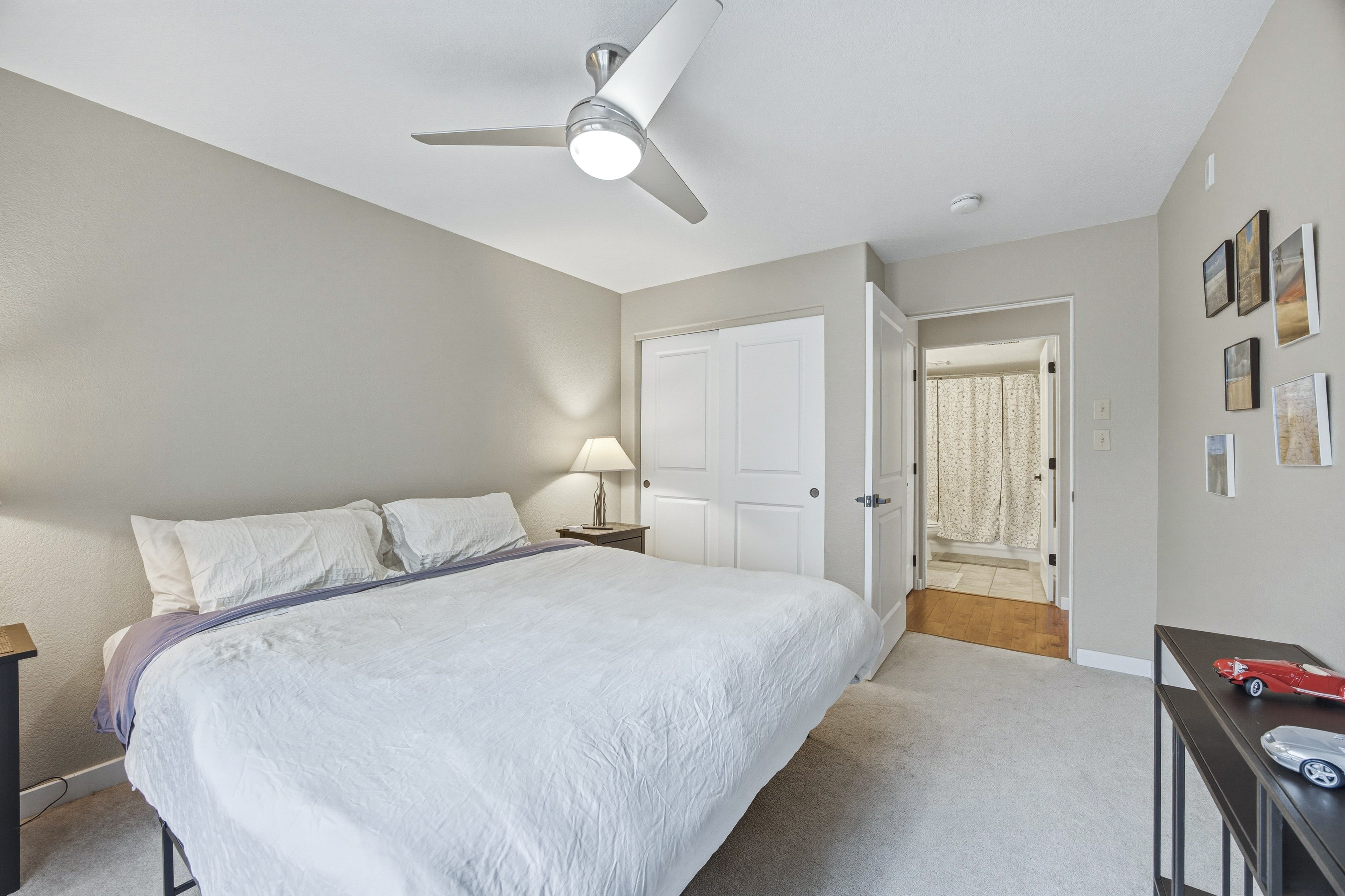 Updated, Bright, South-Facing Corner Residence in the Heart of Edwards - 物件實景