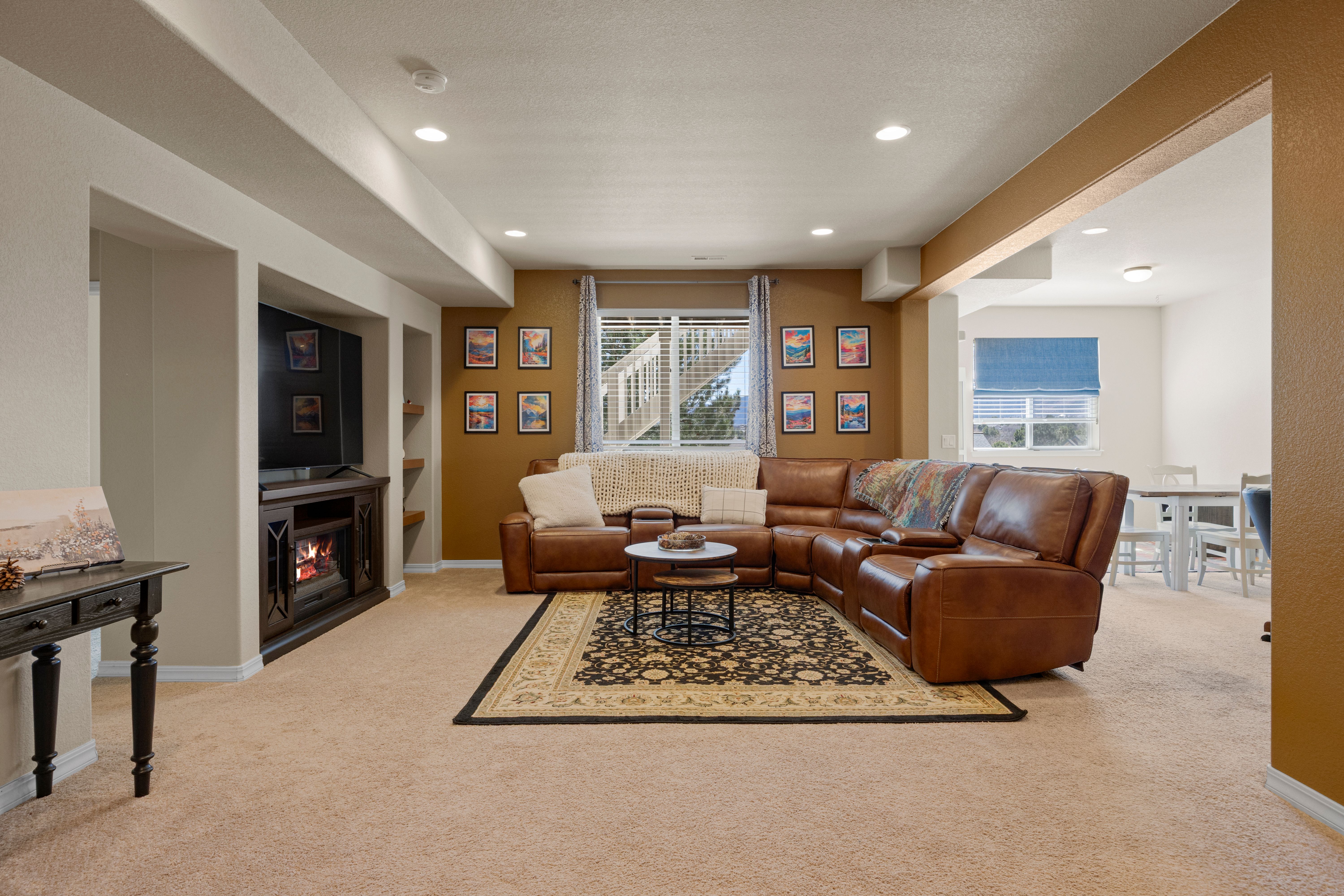  Open, Spacious, Upgraded, Walkout Rancher is Meticulous and with Views - 物件實景