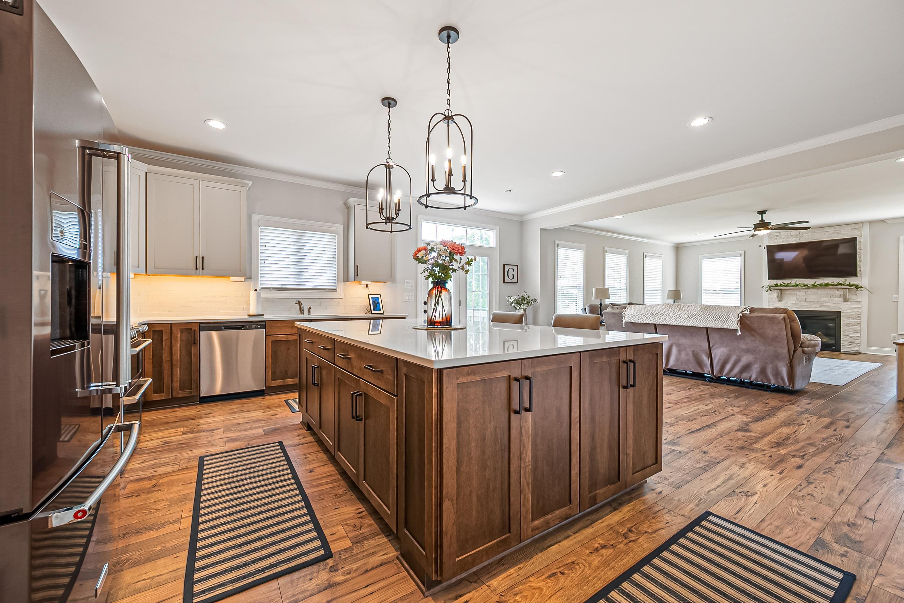 Christiansburg, Virginia, 24073, United States, 4 Bedrooms Bedrooms, ,5 BathroomsBathrooms,Residential,For Sale,1903895